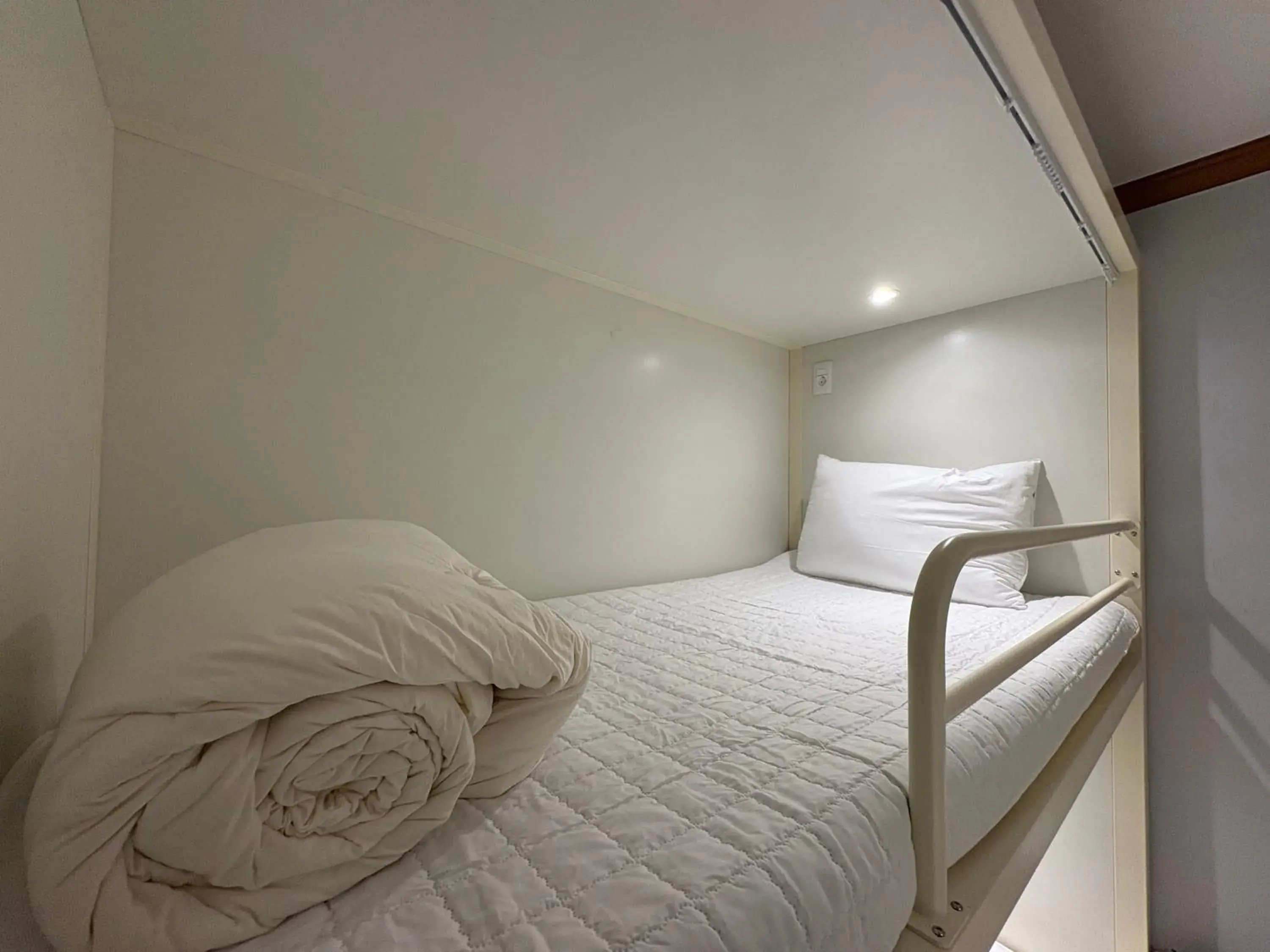 Bed in 8-Bed Female Dormitory Room in K wave Guesthouse Only Female in Hongdae 2 Bed in 8-Bed Female Dormitory Room in K wave Guesthouse Only Female in Hongdae 2