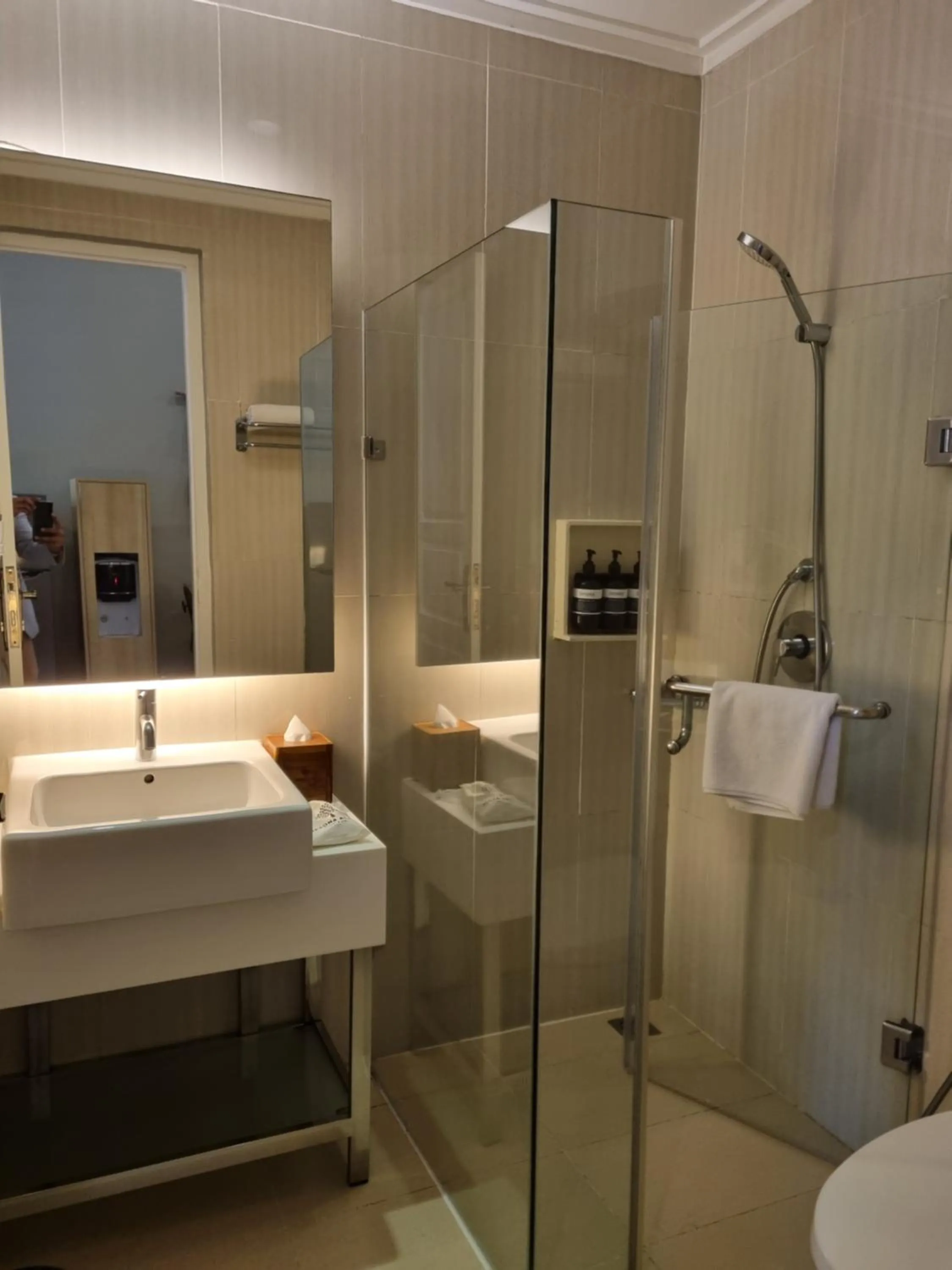 Shower in Pesona Alam Resort & Spa