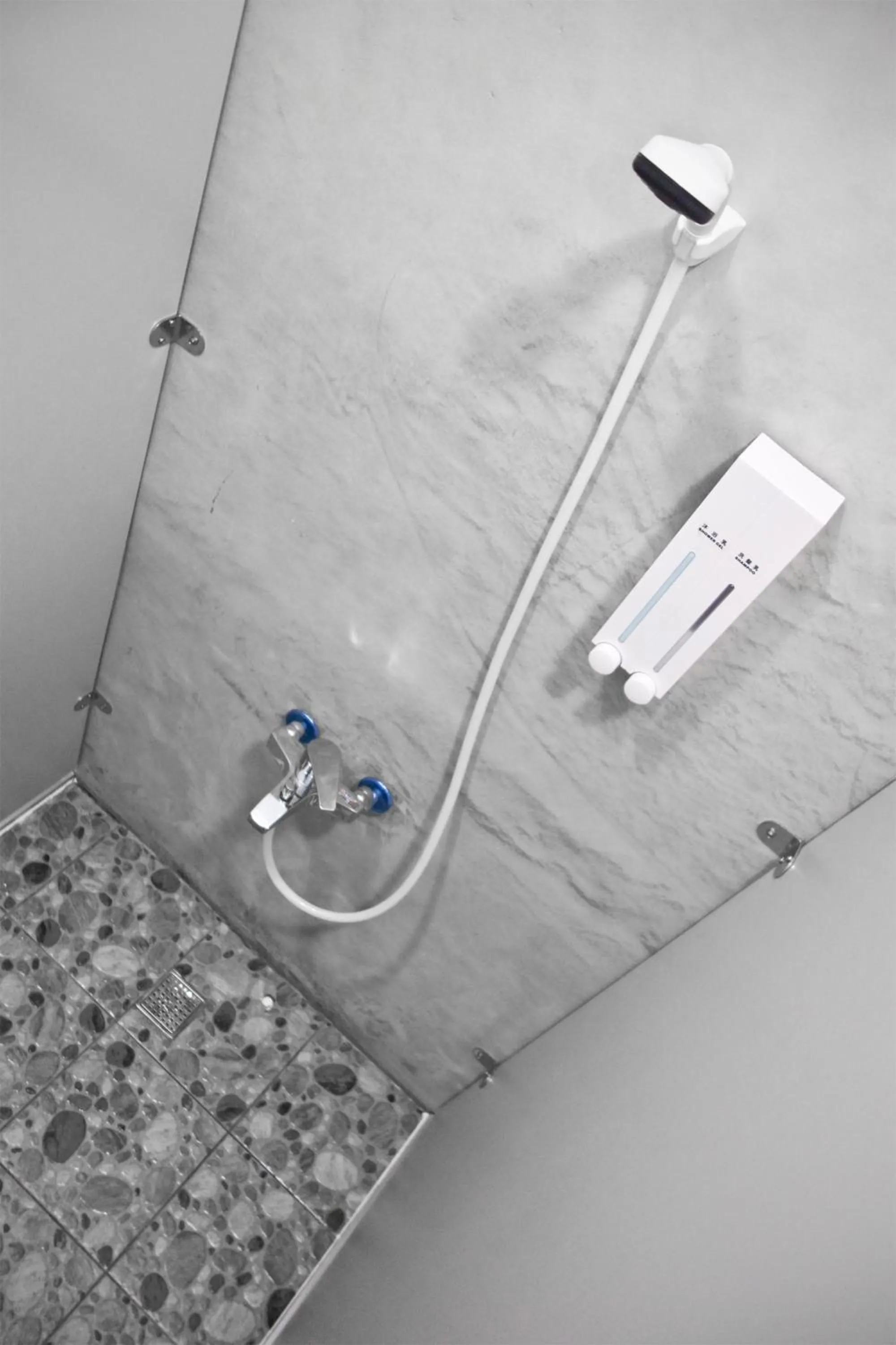 Toilet in T-Life Hostel