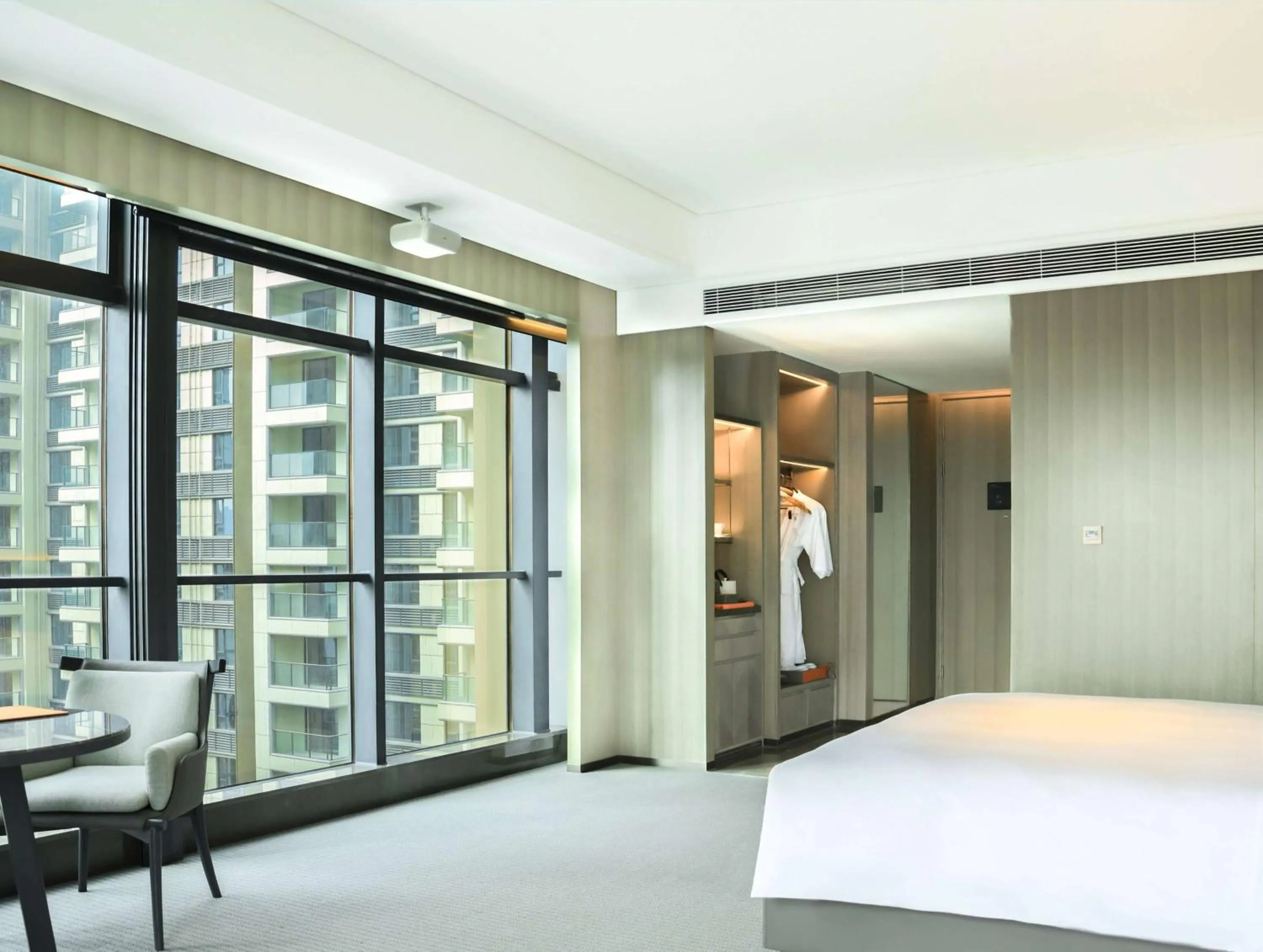 Photo of the whole room, Bed in Wyndham Grand Chengdu East