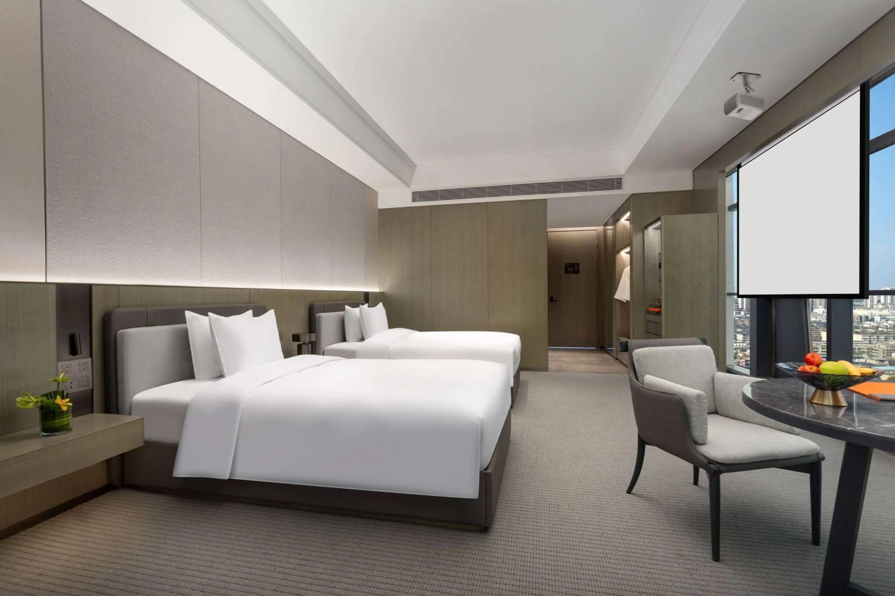 Photo of the whole room, Bed in Wyndham Grand Chengdu East