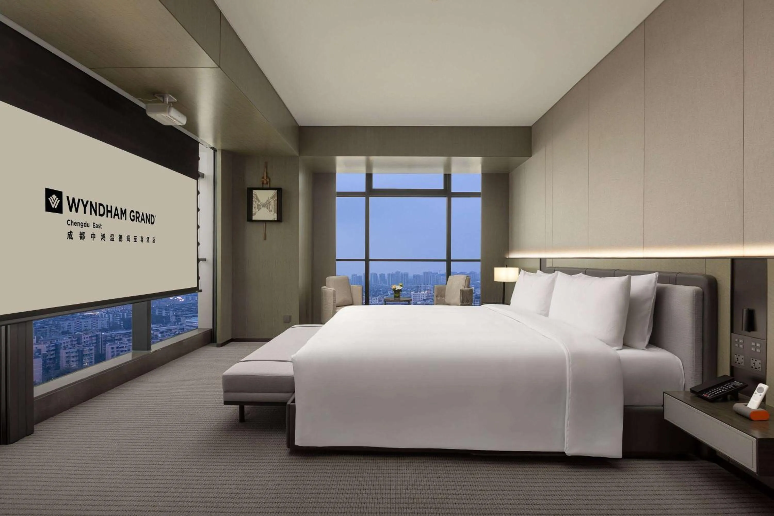 Photo of the whole room, Bed in Wyndham Grand Chengdu East