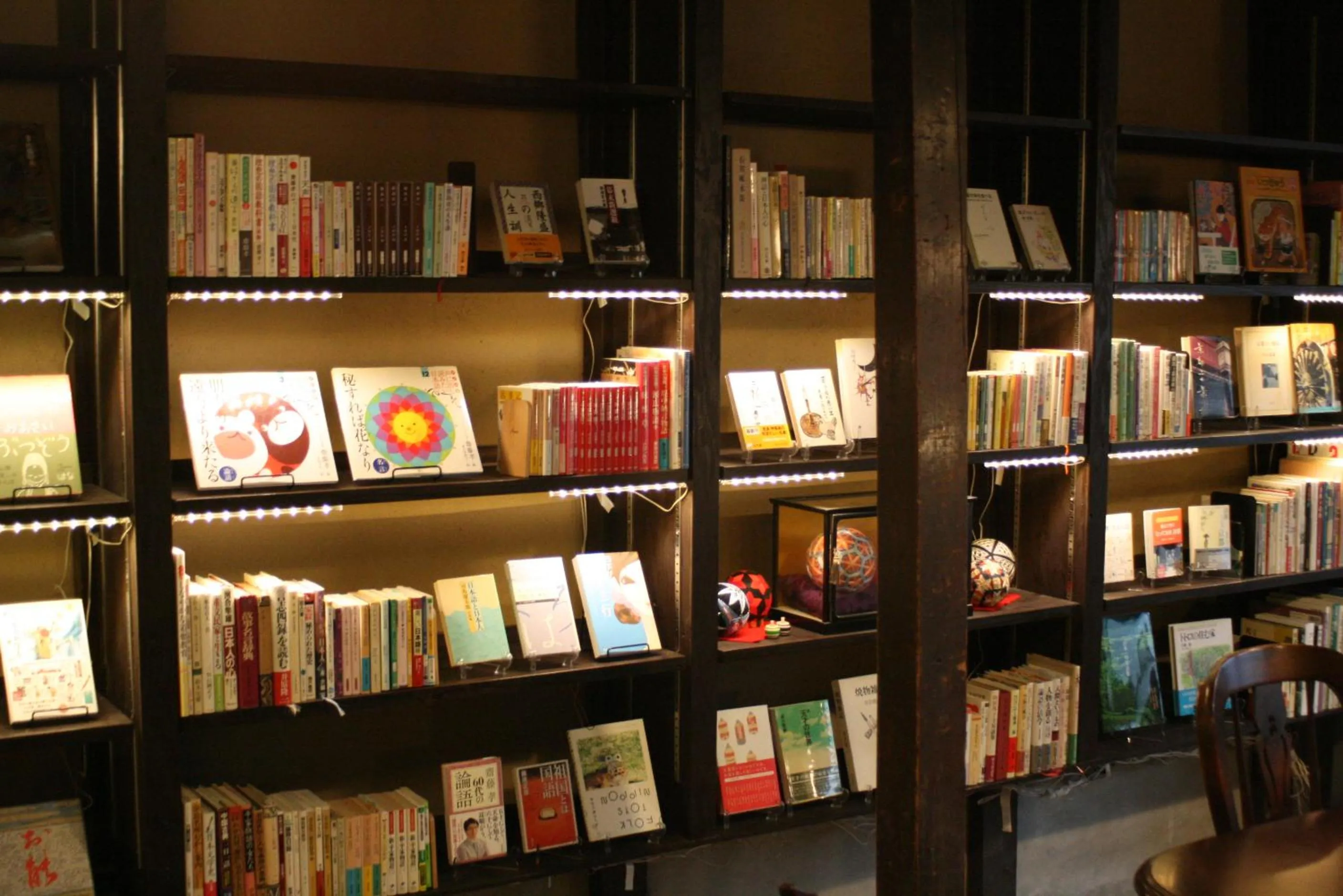 Library in HARUYA Umekoji