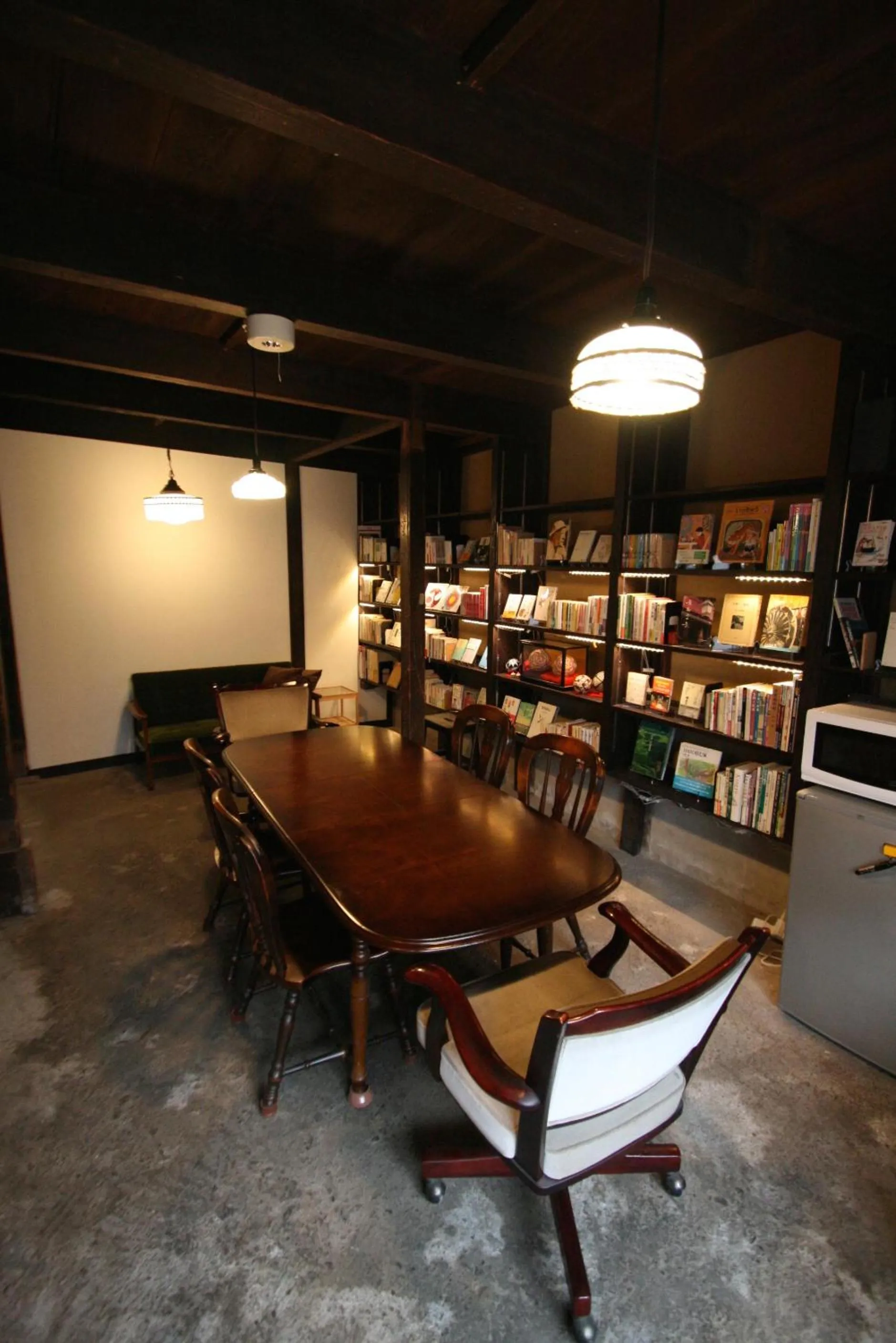 Library in HARUYA Umekoji