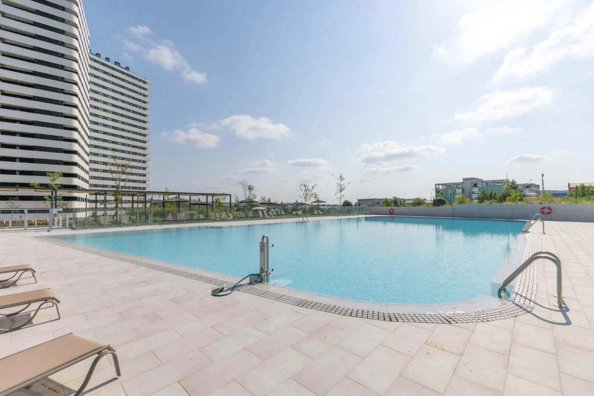 Swimming pool in Be Casa Alcobendas