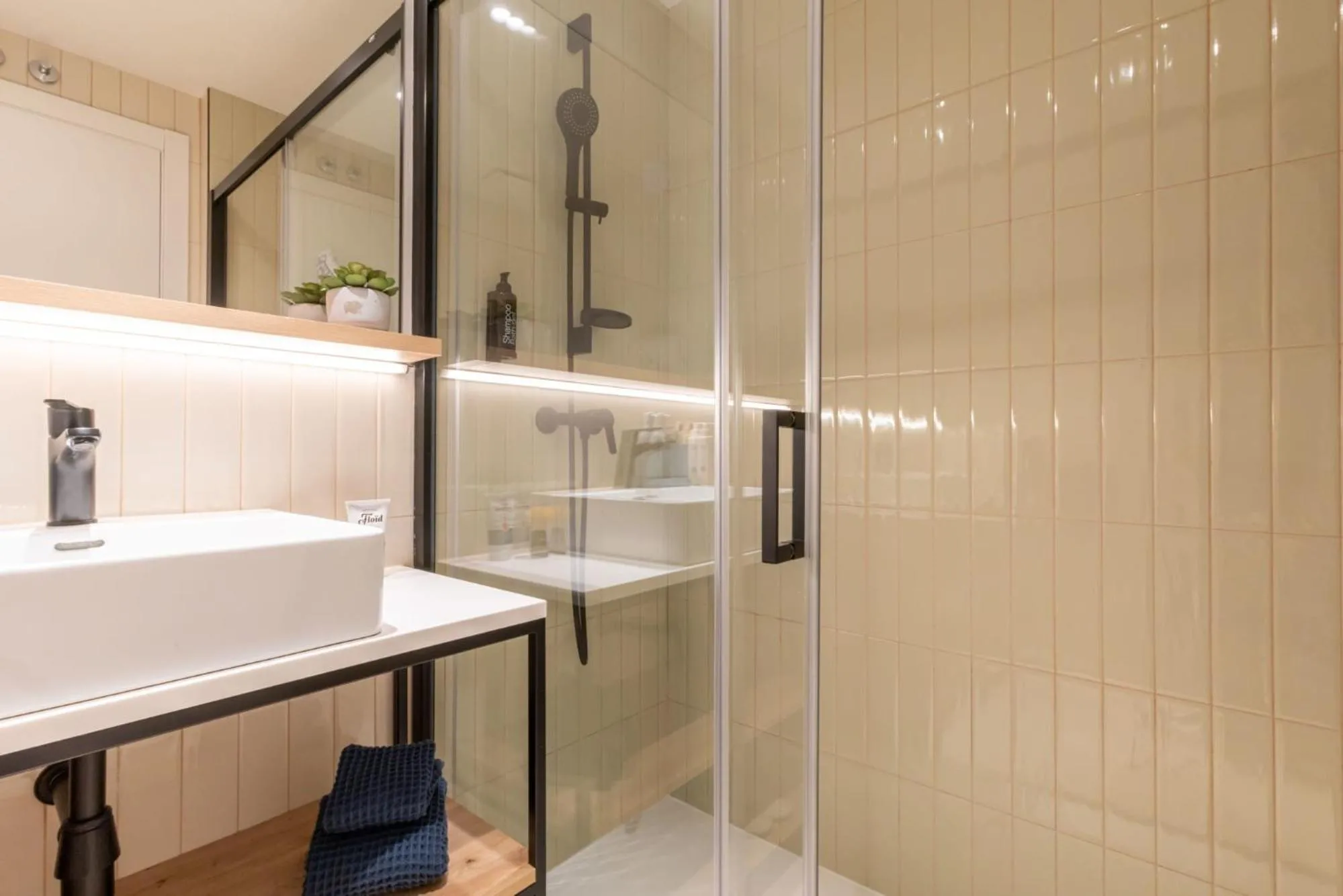Shower in Be Casa Alcobendas