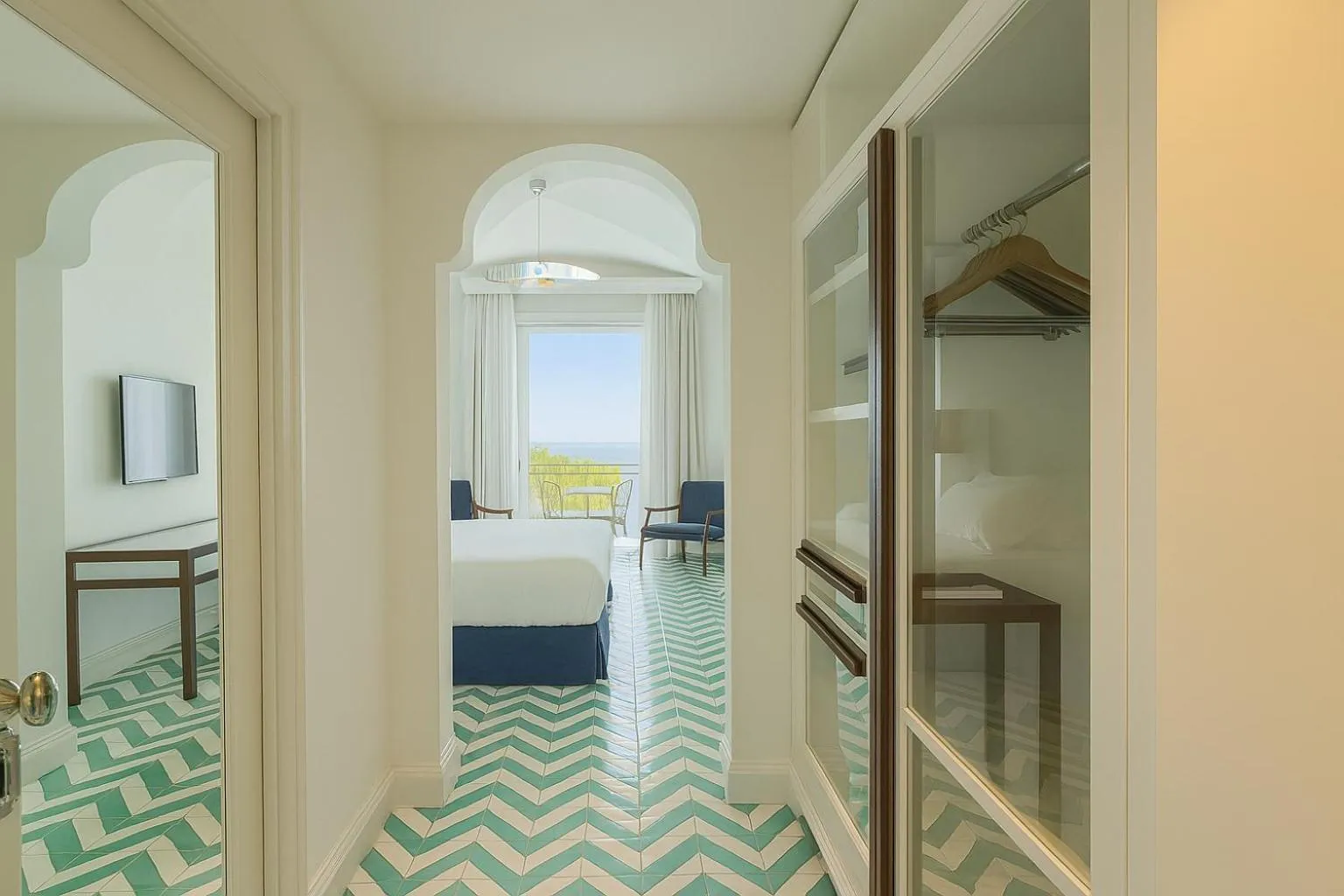 Photo of the whole room, Bed in Grand Hotel Europa Palace Sorrento