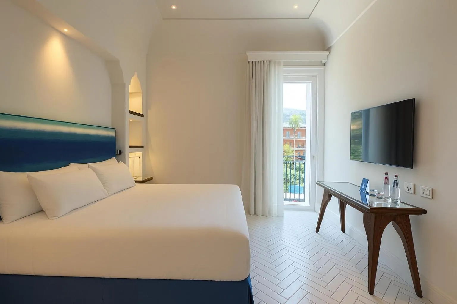 Bedroom, Bed in Grand Hotel Europa Palace Sorrento