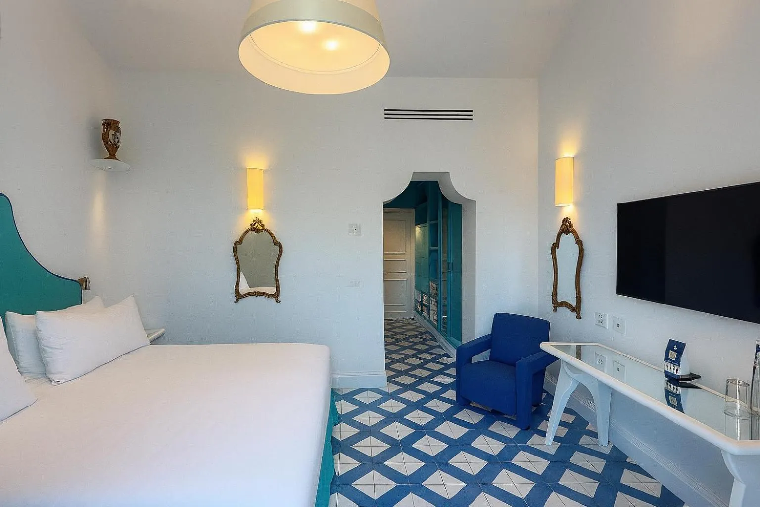 Photo of the whole room, Bed in Grand Hotel Europa Palace Sorrento