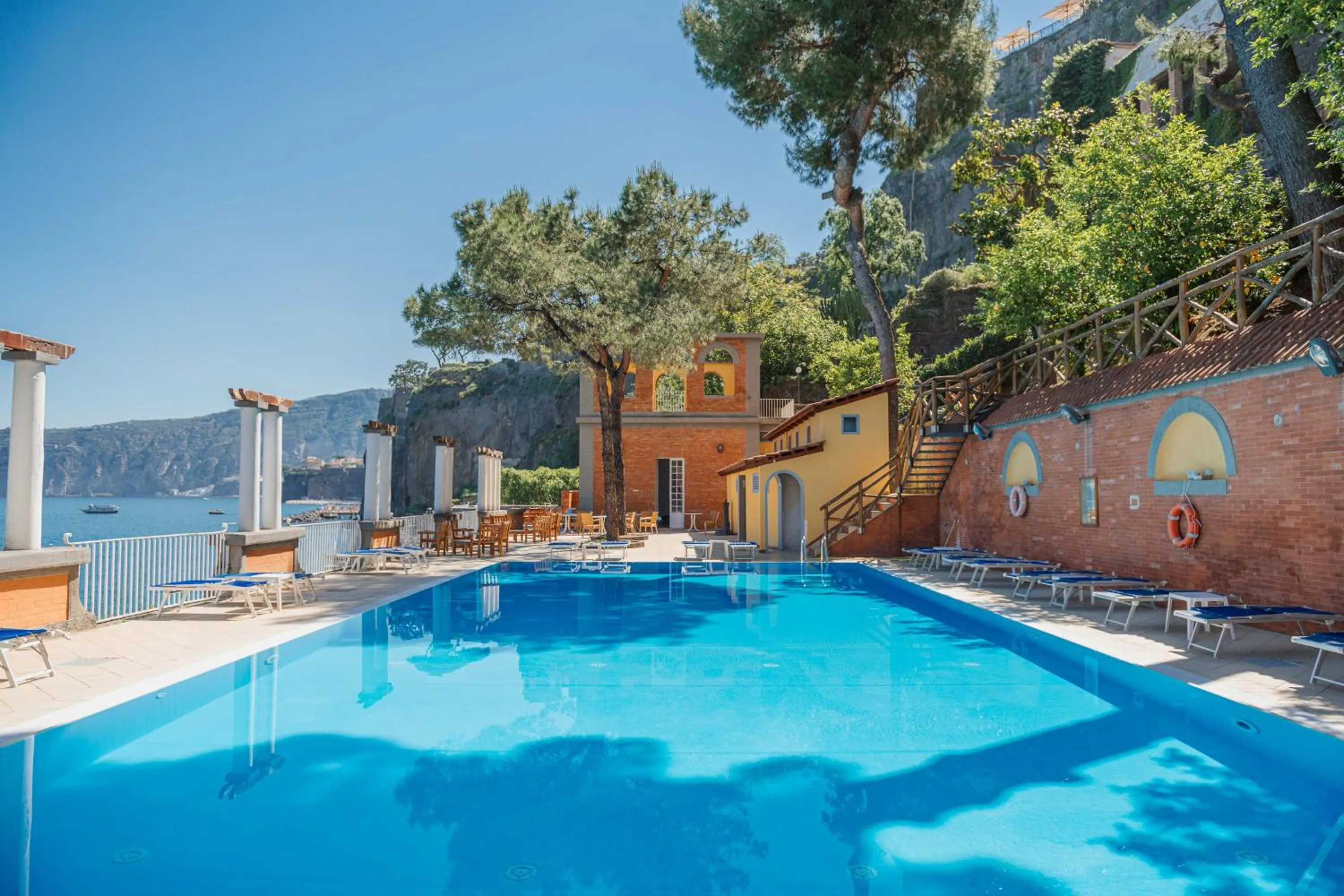 Swimming pool in Grand Hotel Europa Palace Sorrento