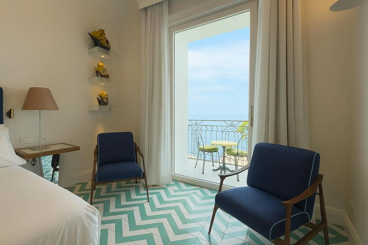 Bedroom, Bed in Grand Hotel Europa Palace Sorrento