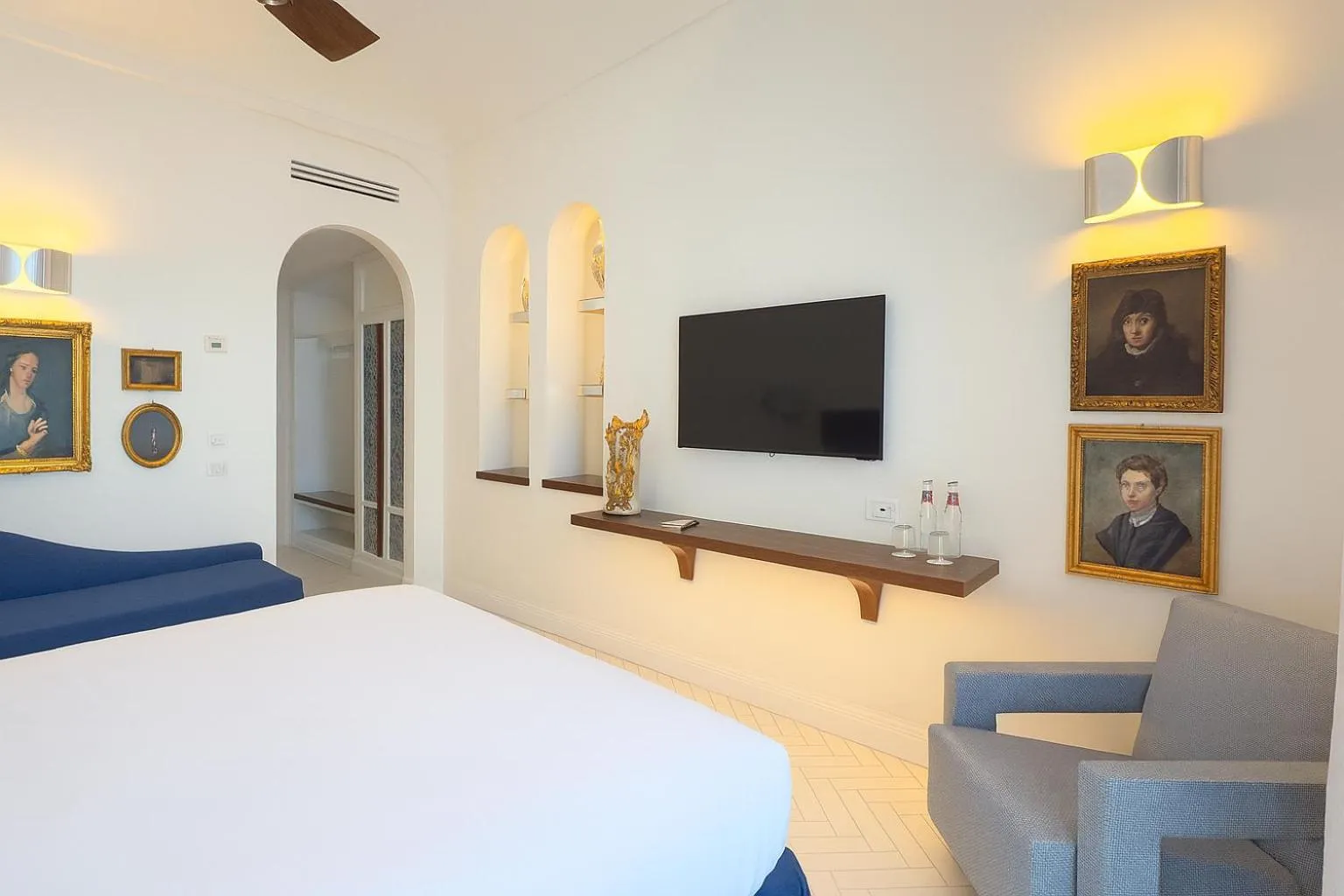 Photo of the whole room, Bed in Grand Hotel Europa Palace Sorrento