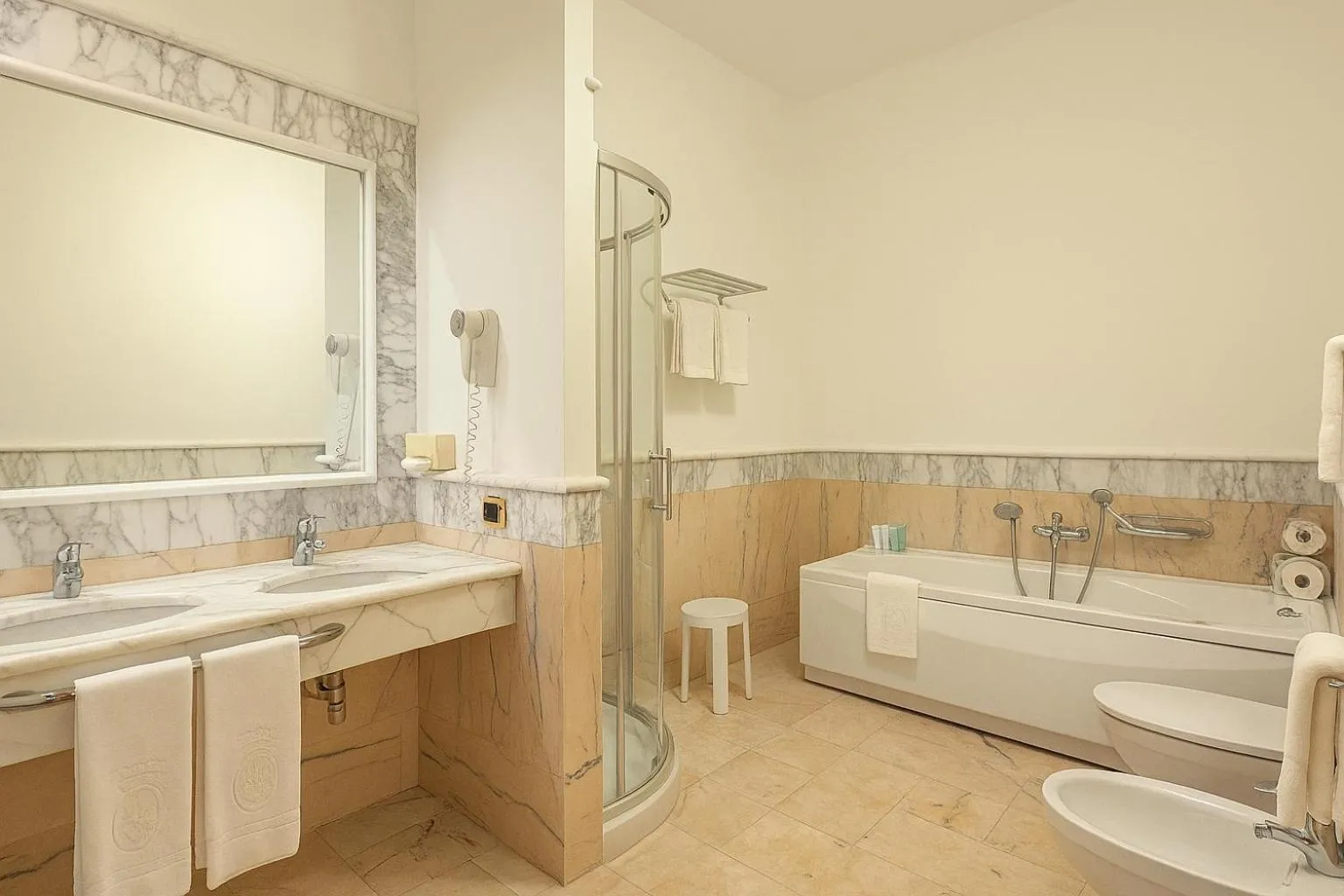 Shower in Grand Hotel Europa Palace Sorrento