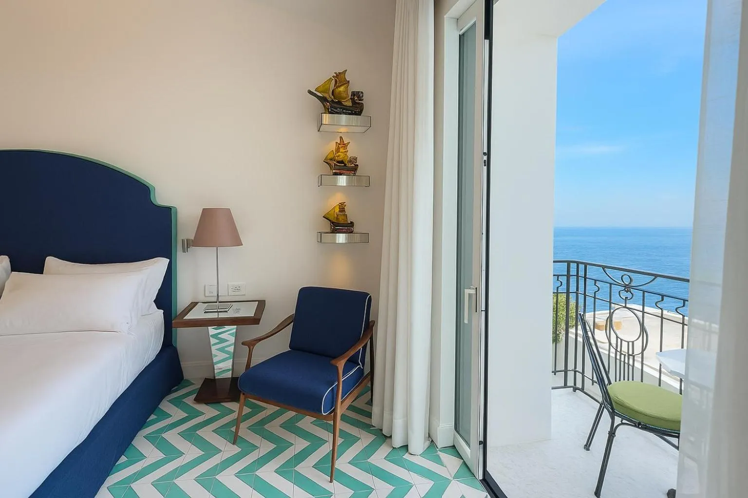 Balcony/Terrace, Bed in Grand Hotel Europa Palace Sorrento