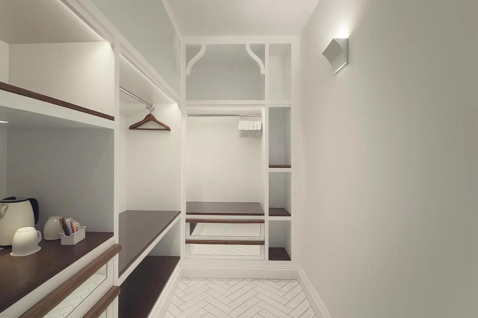 wardrobe, Bed in Grand Hotel Europa Palace Sorrento