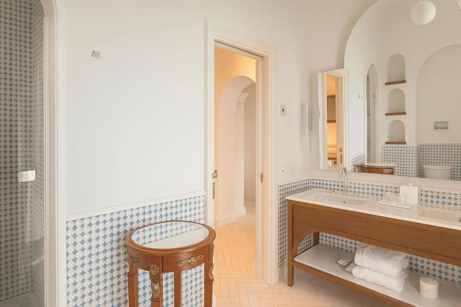 Bathroom, Bed in Grand Hotel Europa Palace Sorrento