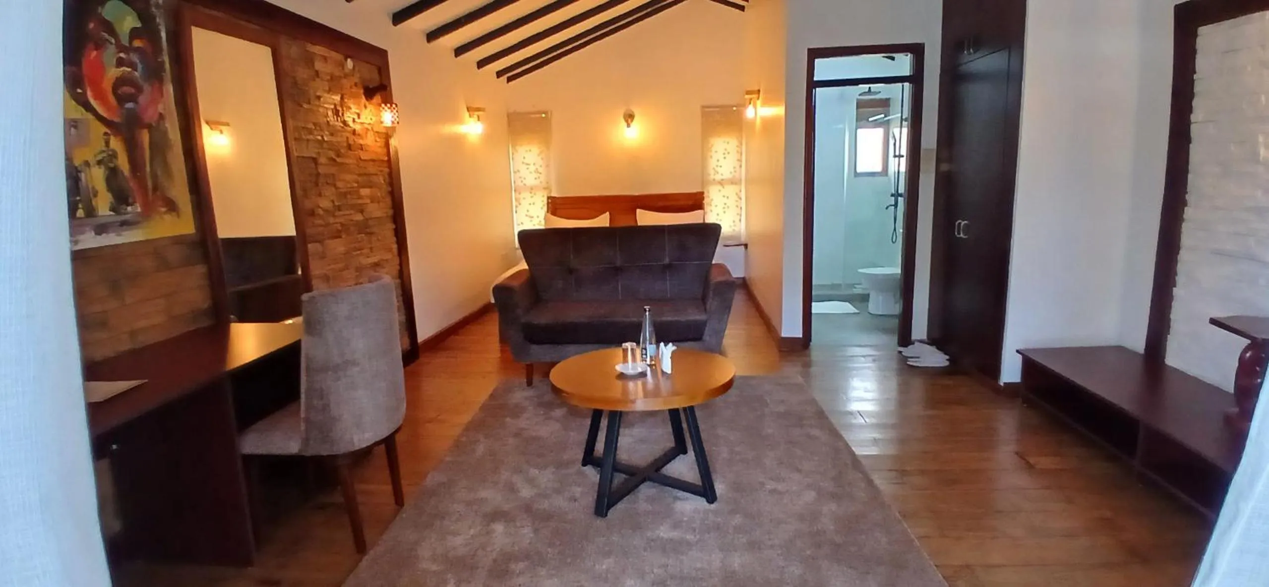 Living room in Explorer Resort & Marina