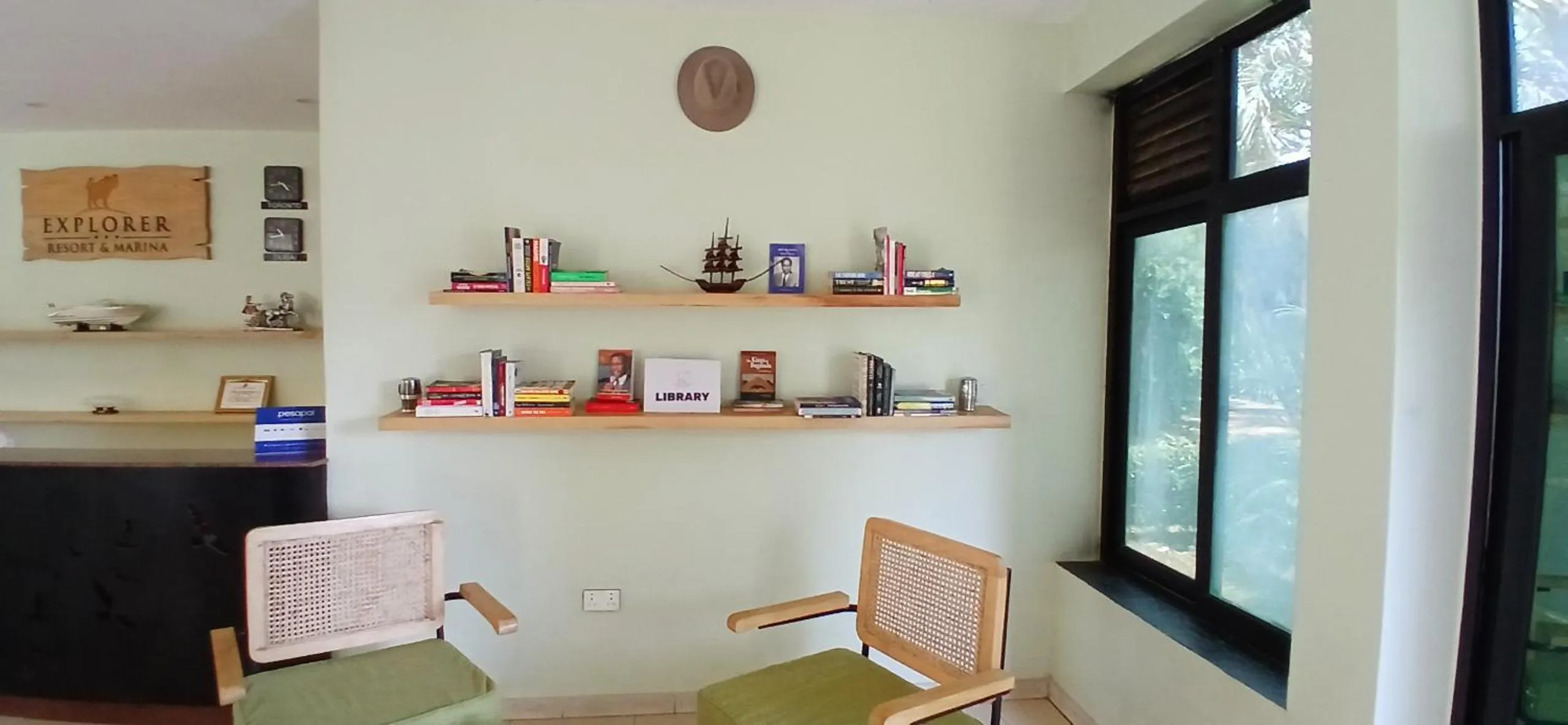 Seating area in Explorer Resort & Marina