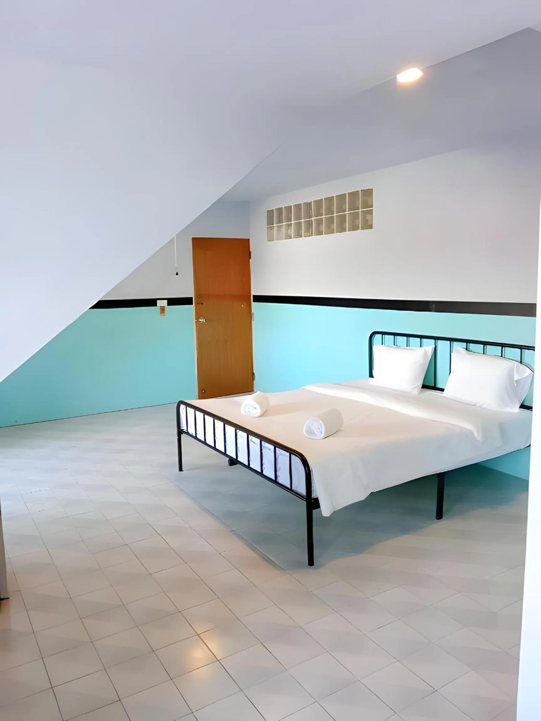 XX Mitr Inn - Phuket Old Town
