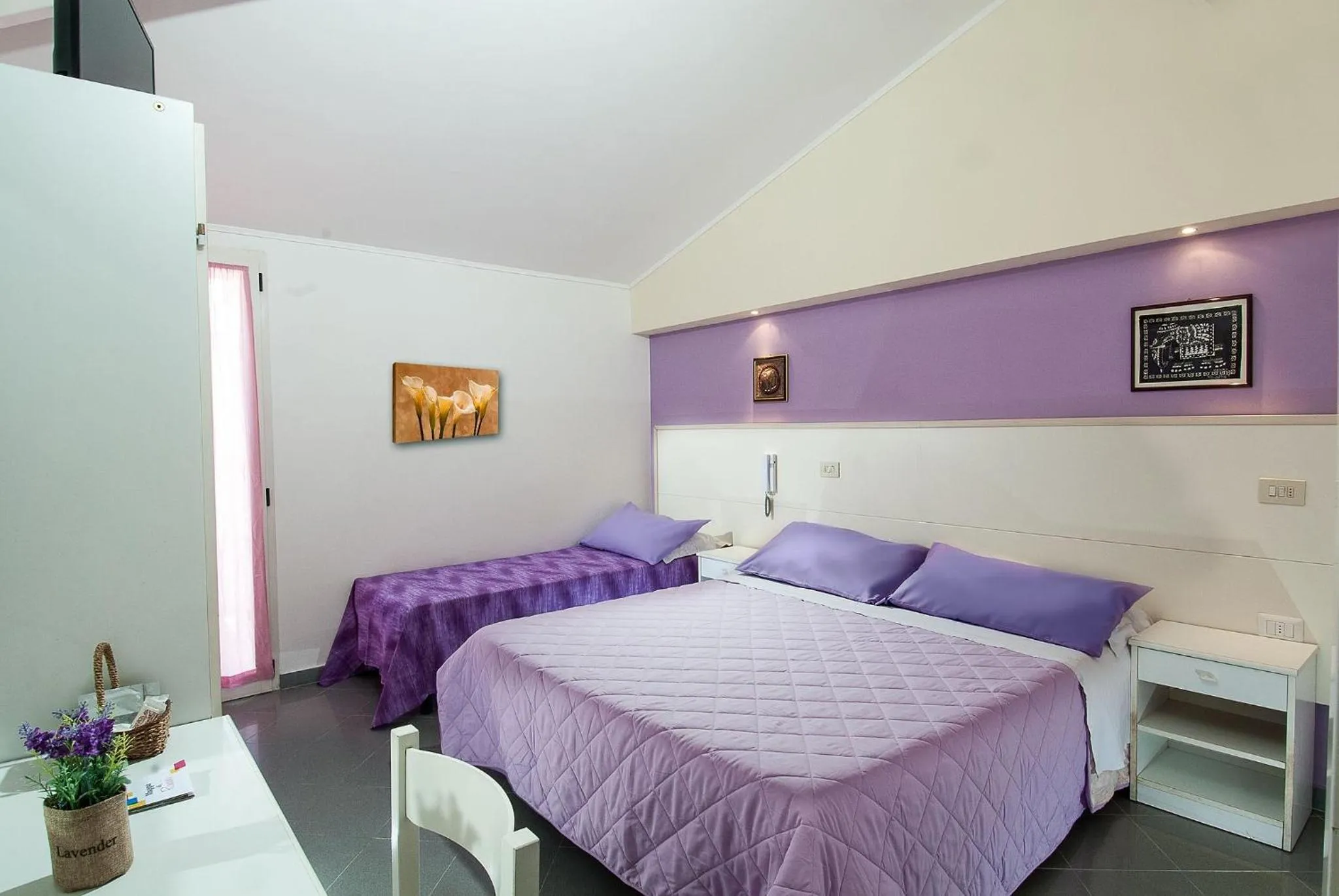 Photo of the whole room, Bed in Hotel Cheri