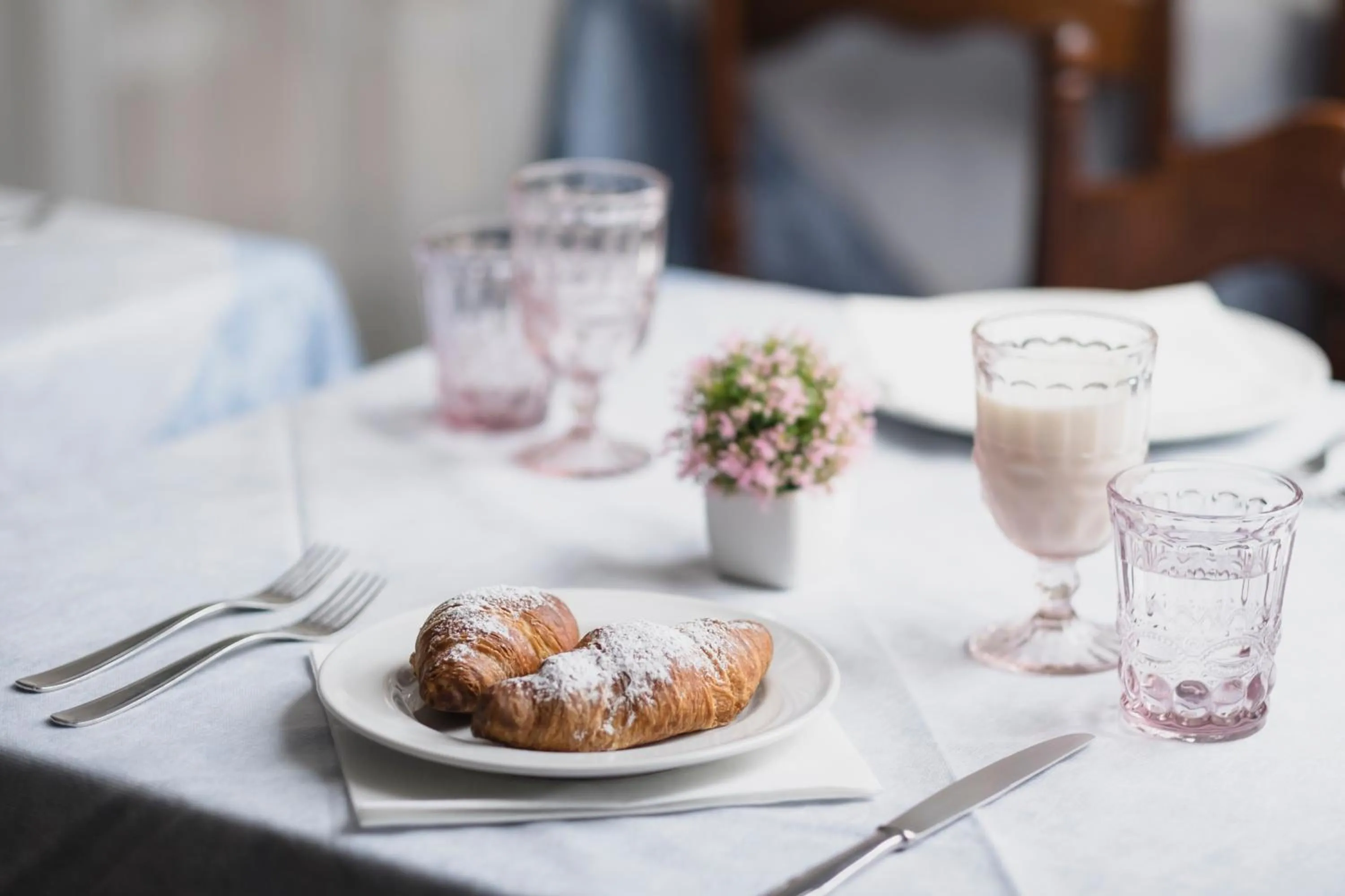 Continental breakfast in Hotel Cheri
