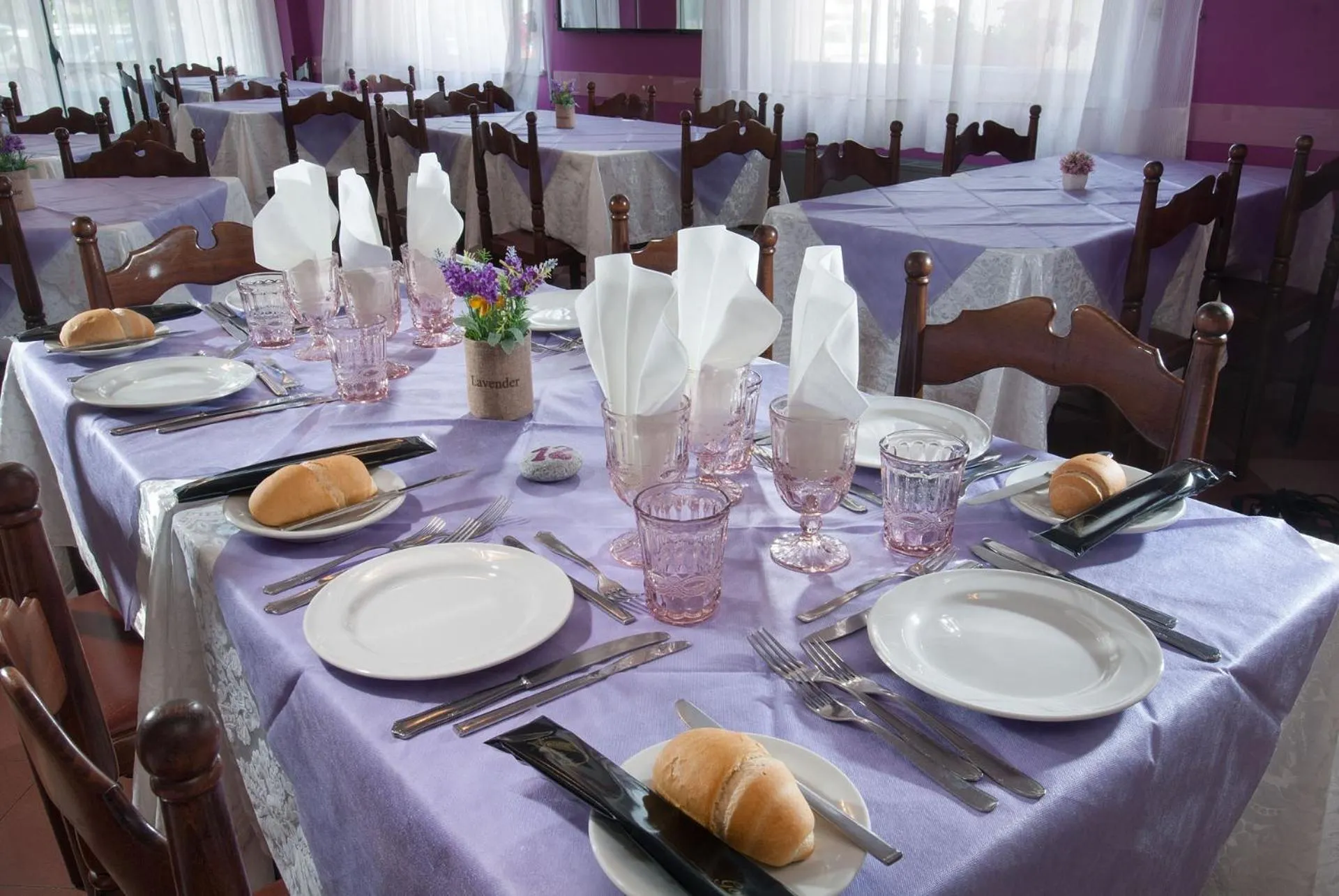 Restaurant/places to eat in Hotel Cheri