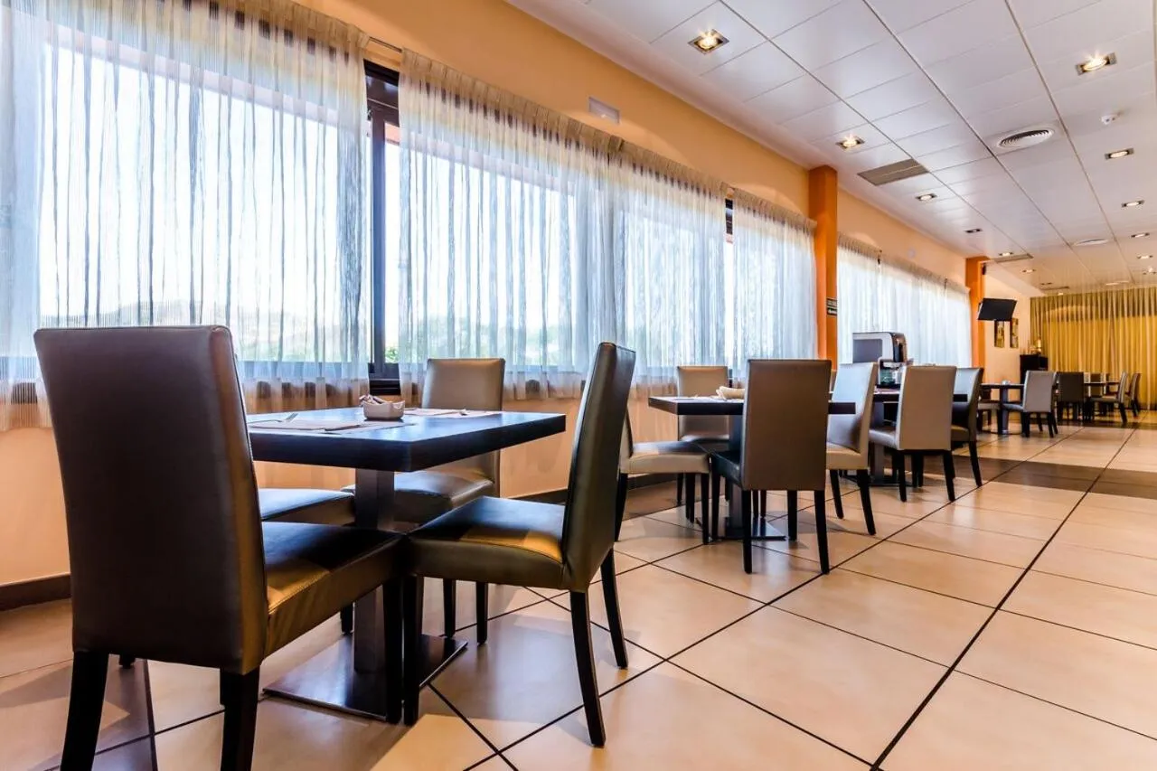 Restaurant/places to eat in Alcalá Plaza