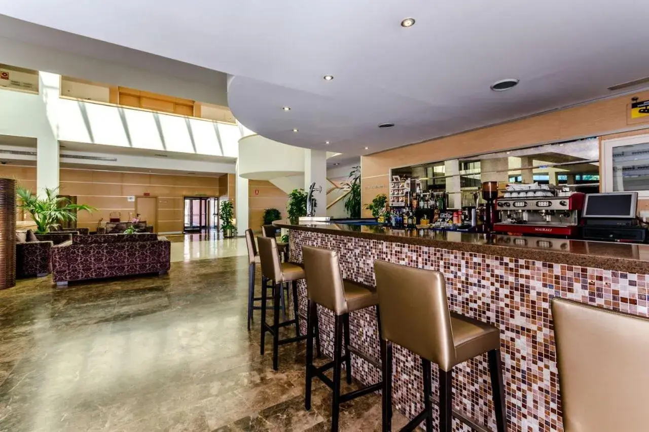 Lounge or bar in Alcalá Plaza Lounge or bar in Alcalá Plaza