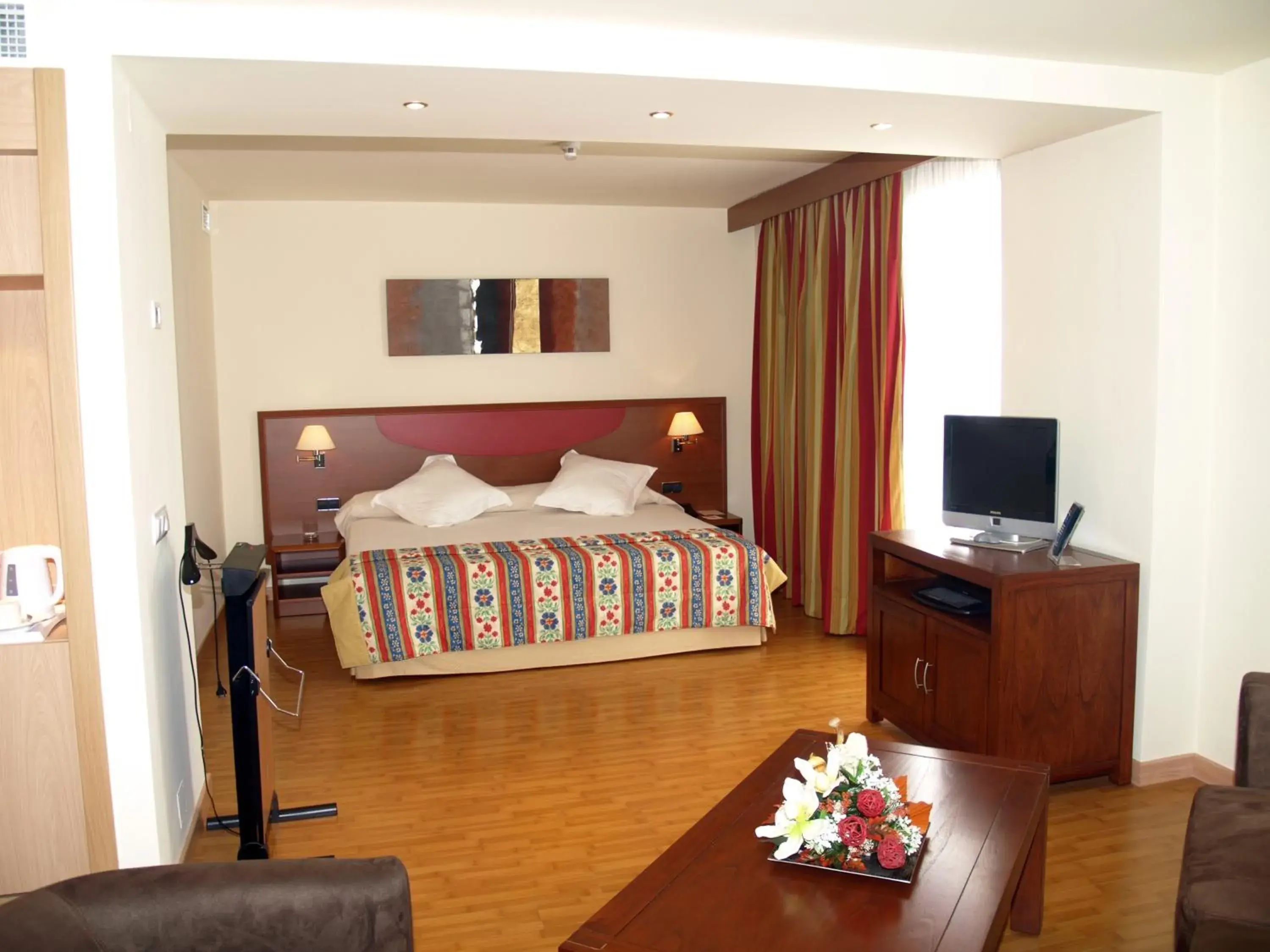 Photo of the whole room, Bed in Alcalá Plaza Photo of the whole room, Bed in Alcalá Plaza