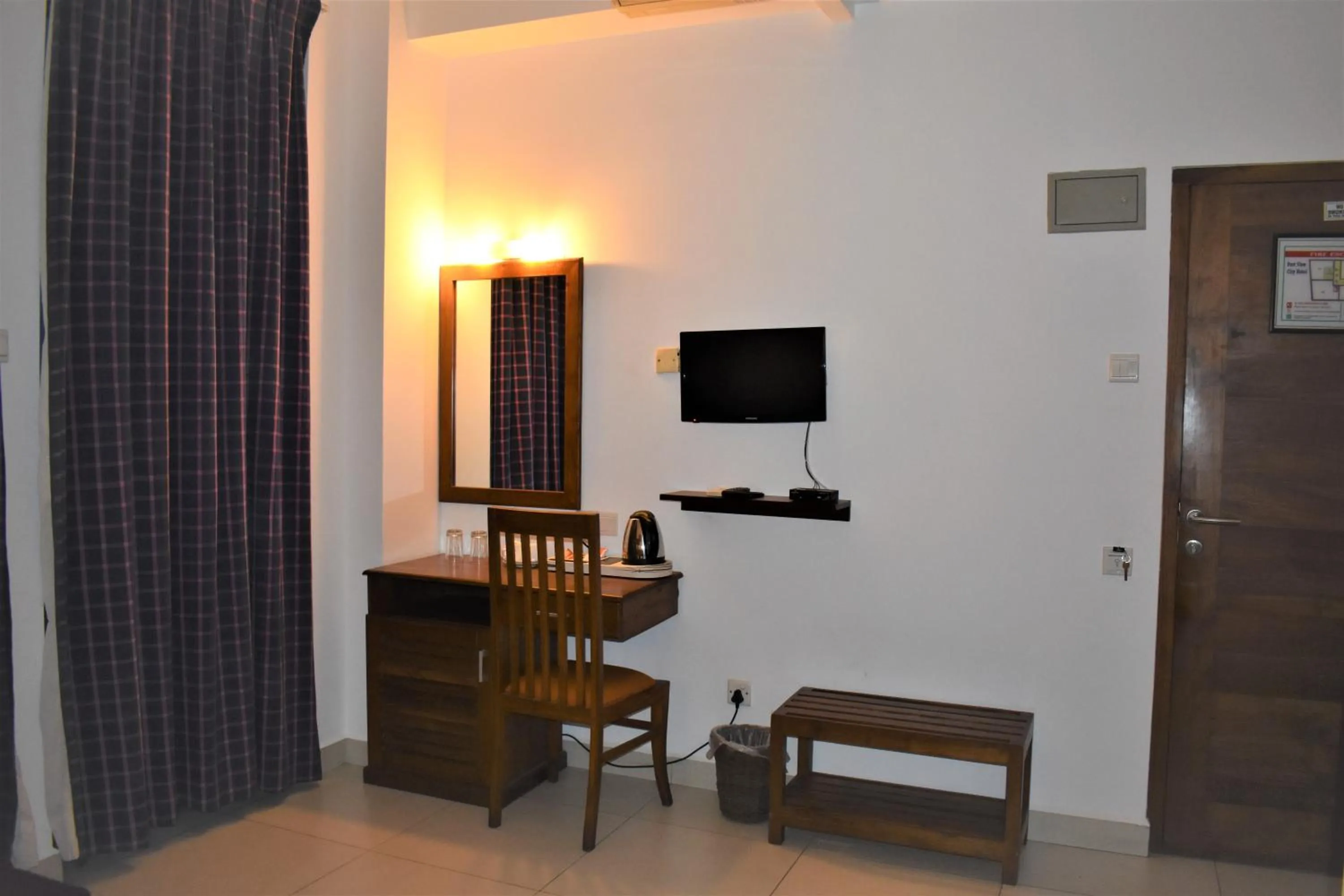 TV and multimedia in Port View City Hotel