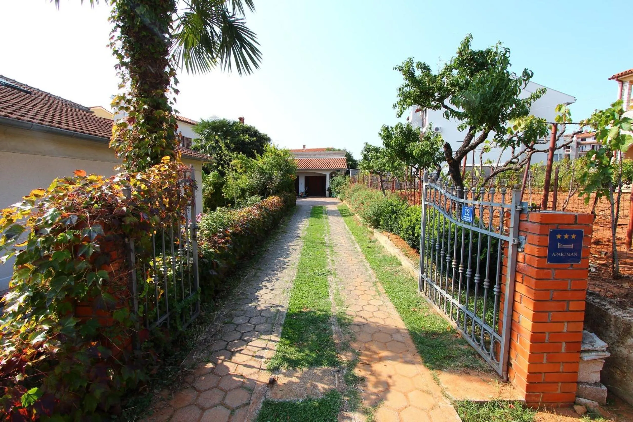 Facade/entrance in Apartments Antolovic