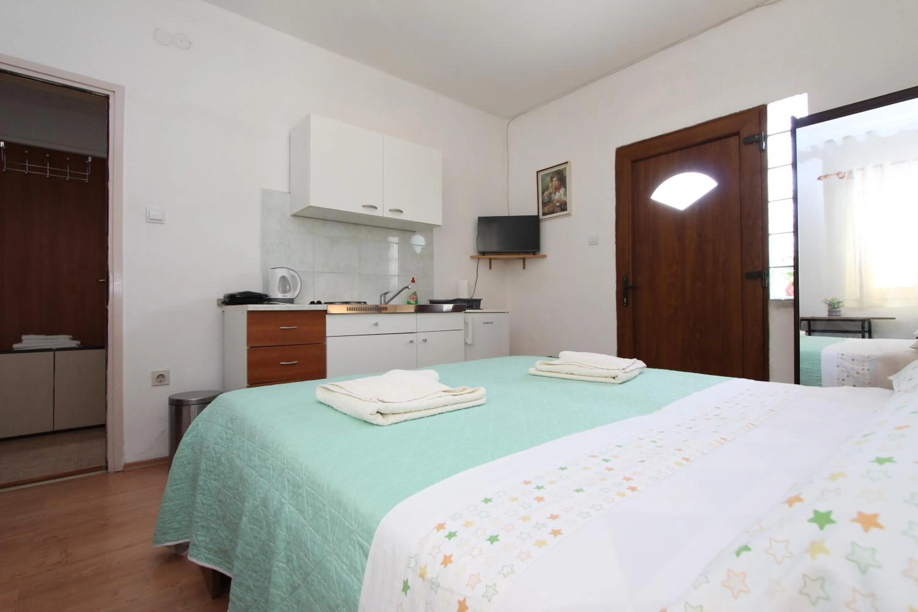 Kitchen or kitchenette, Bed in Apartments Antolovic