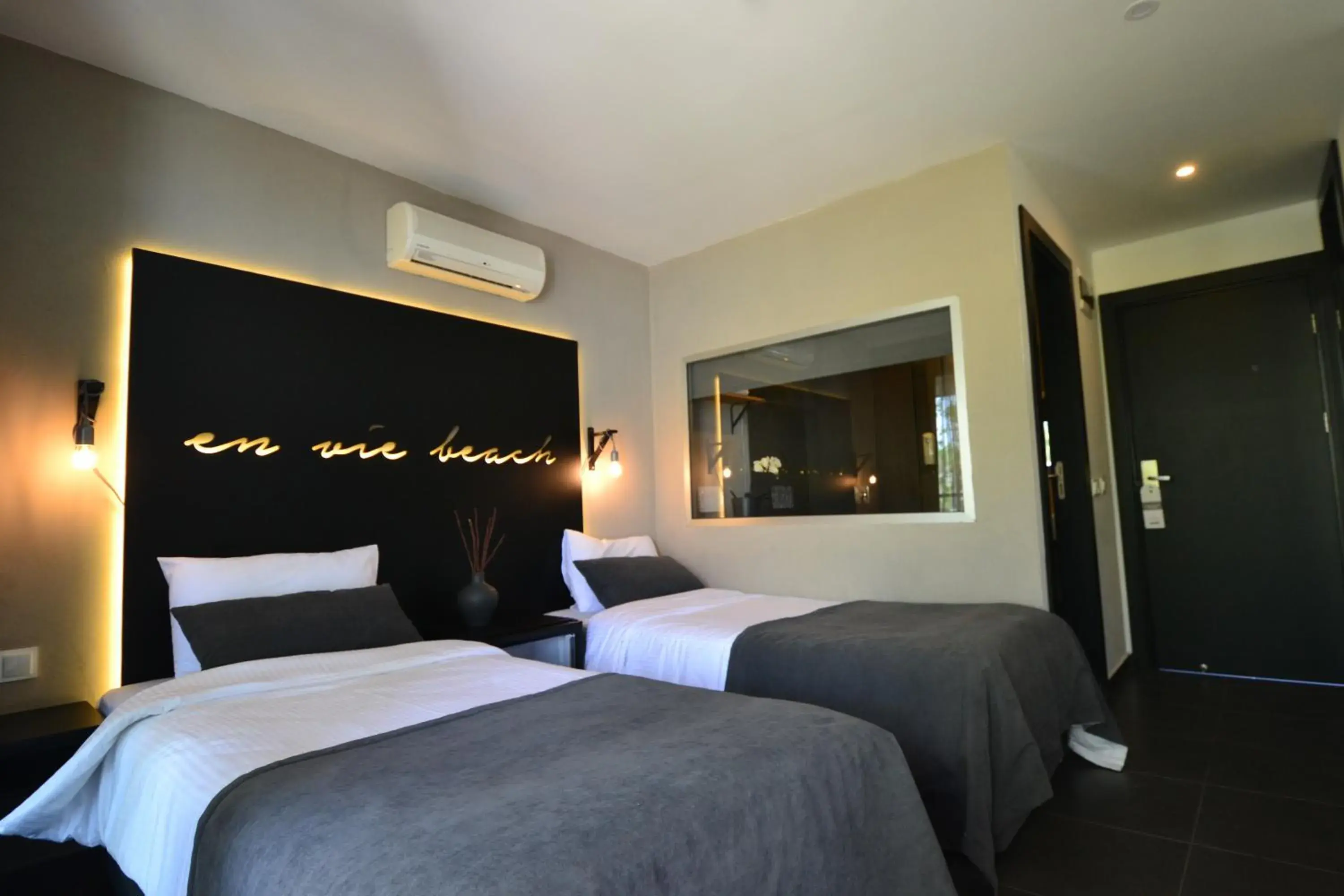 Photo of the whole room, Bed in En Vie Beach Boutique Hotel - Adults Only