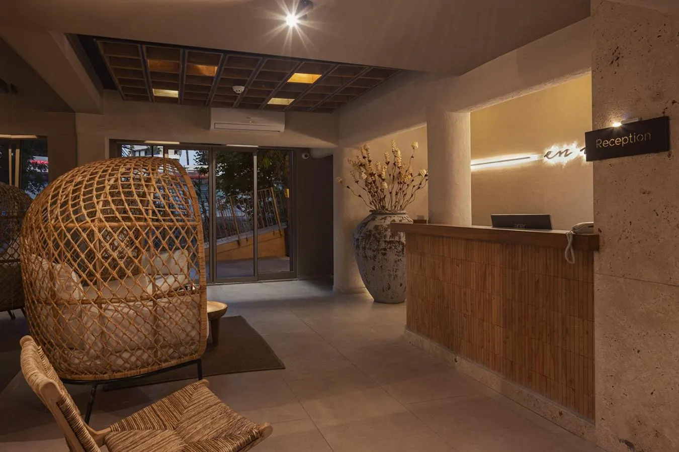 Lobby or reception in En Vie Beach Boutique Hotel - Adults Only