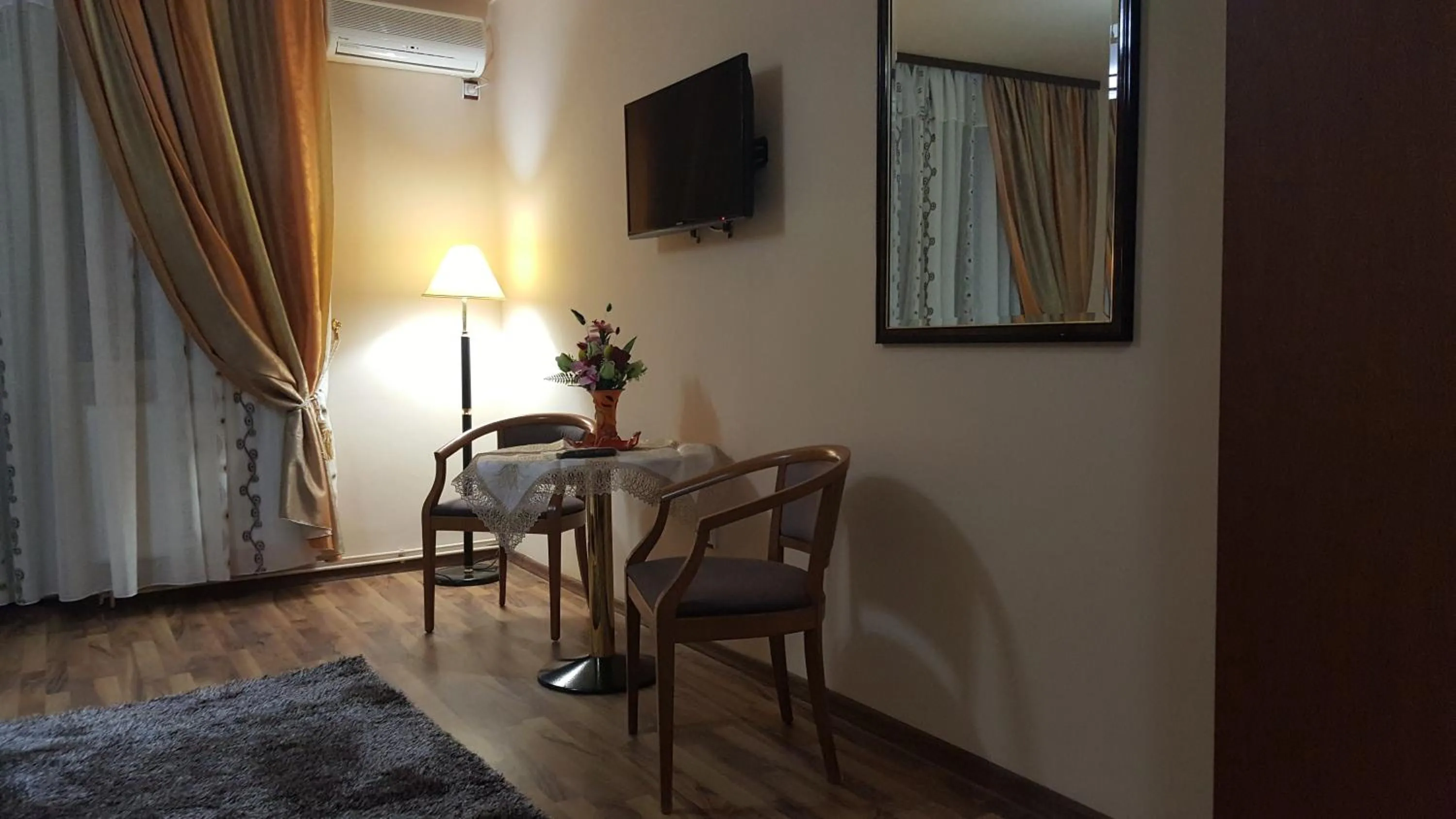 Photo of the whole room in Casa Alex