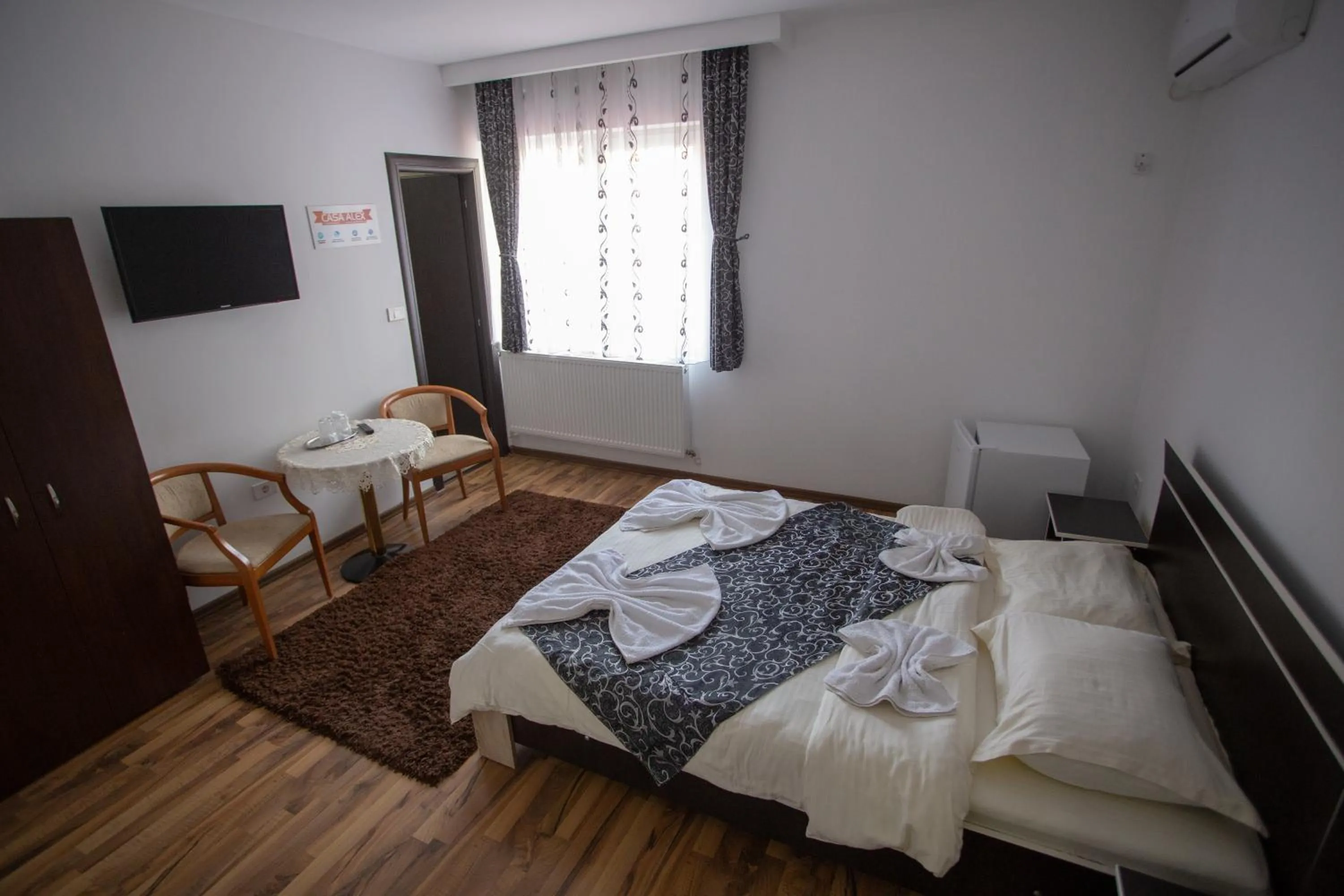 Photo of the whole room, Bed in Casa Alex