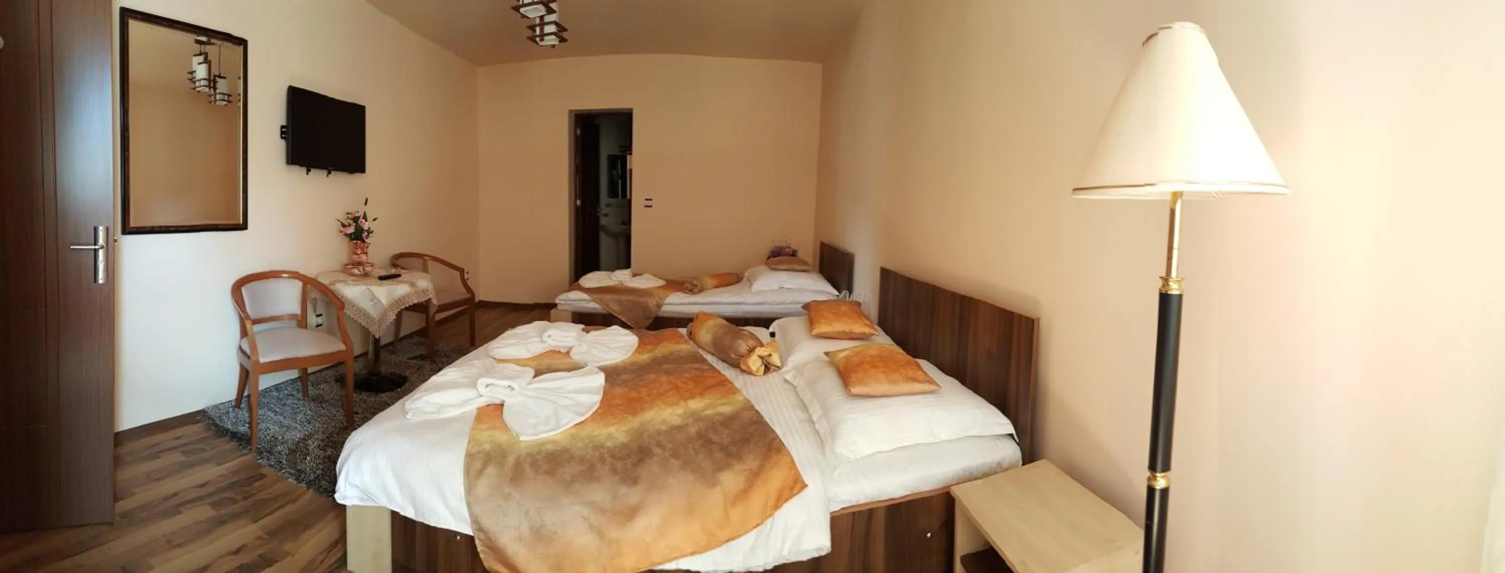 Photo of the whole room, Bed in Casa Alex
