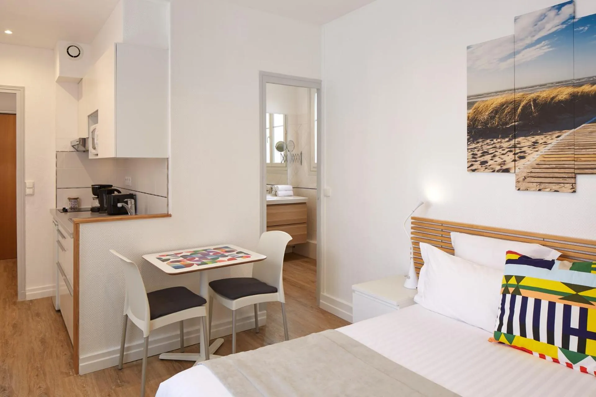 Photo of the whole room in Hotel Résidence Paris Asnières