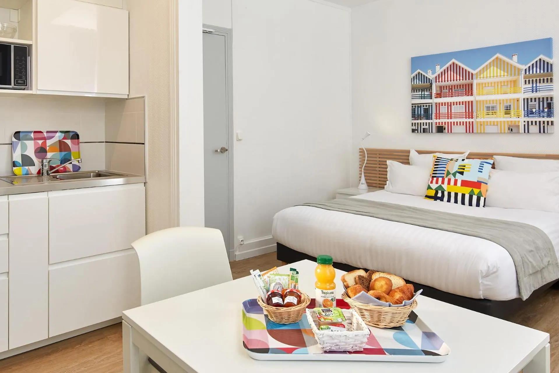 Kitchen or kitchenette, Bed in Hotel Résidence Paris Asnières