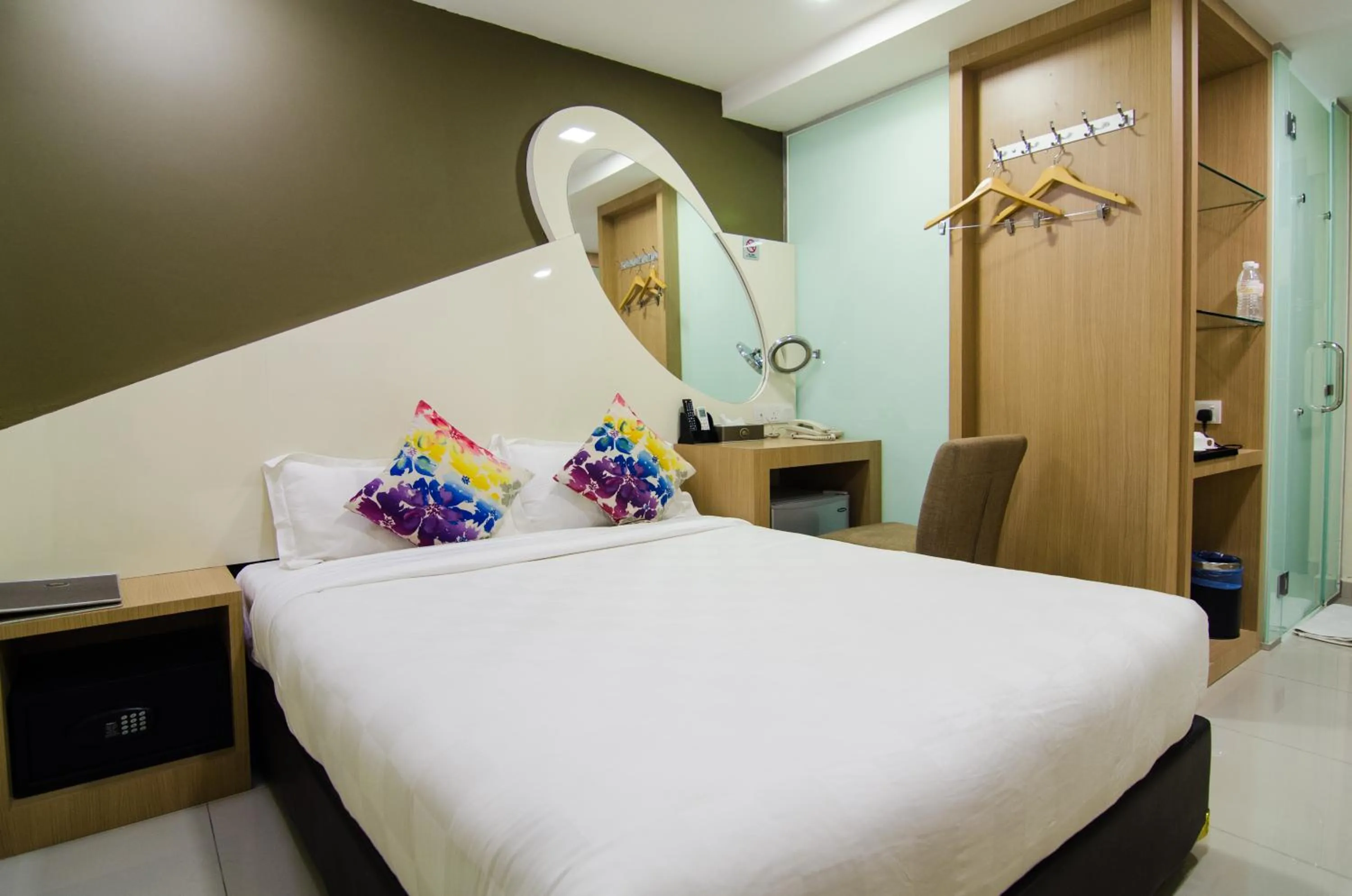Bed in Mornington Hotel Sitiawan