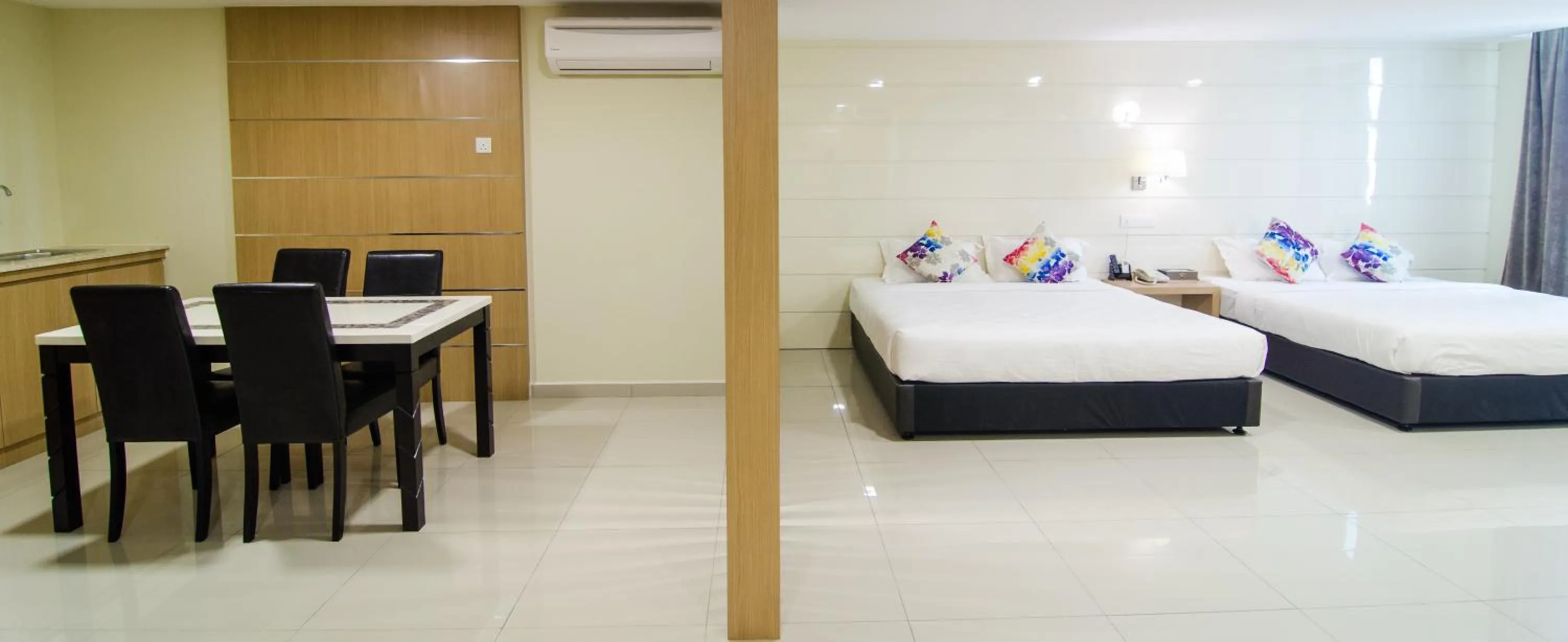 Photo of the whole room, Bed in Mornington Hotel Sitiawan