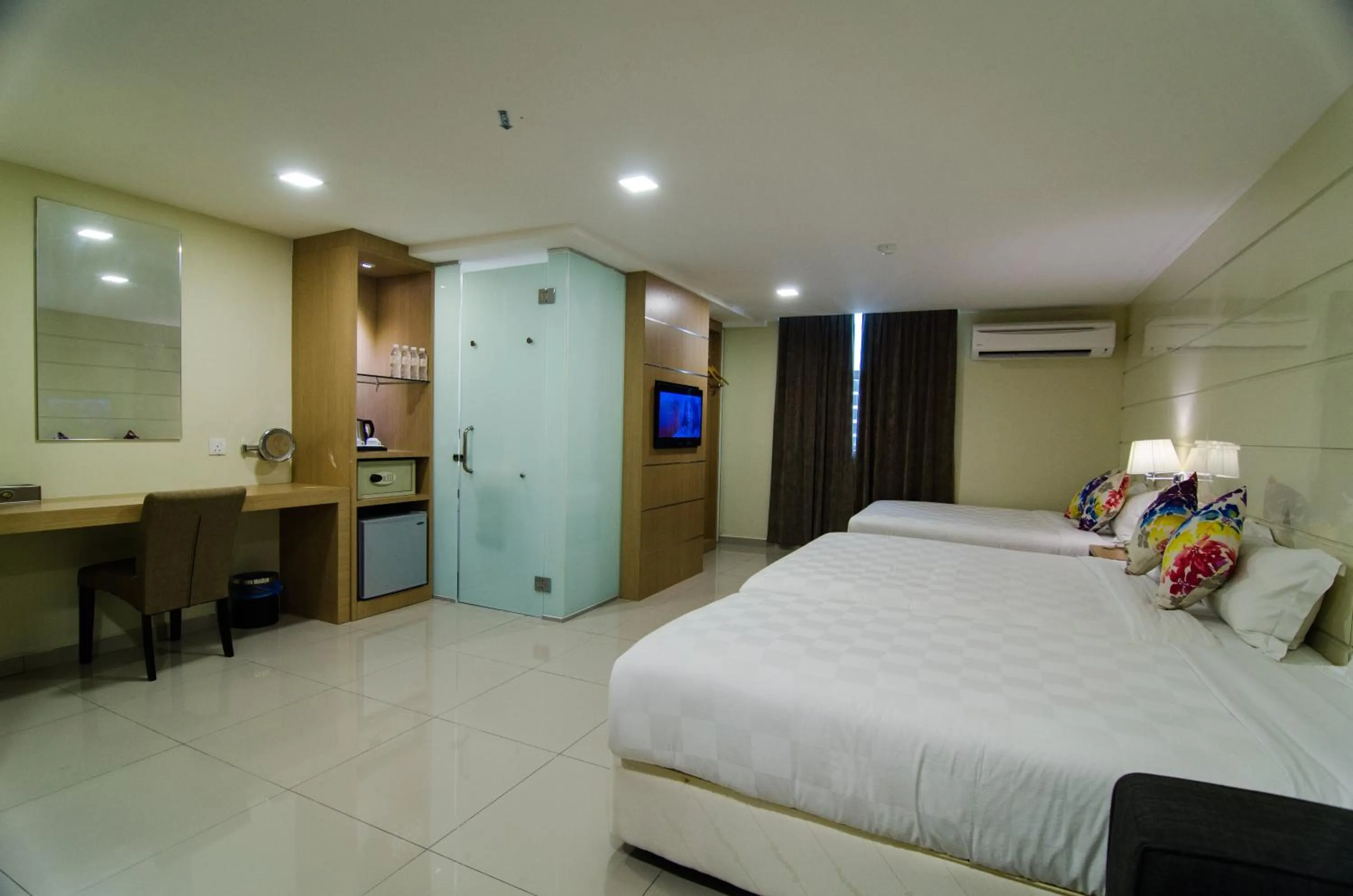 Bed in Mornington Hotel Sitiawan