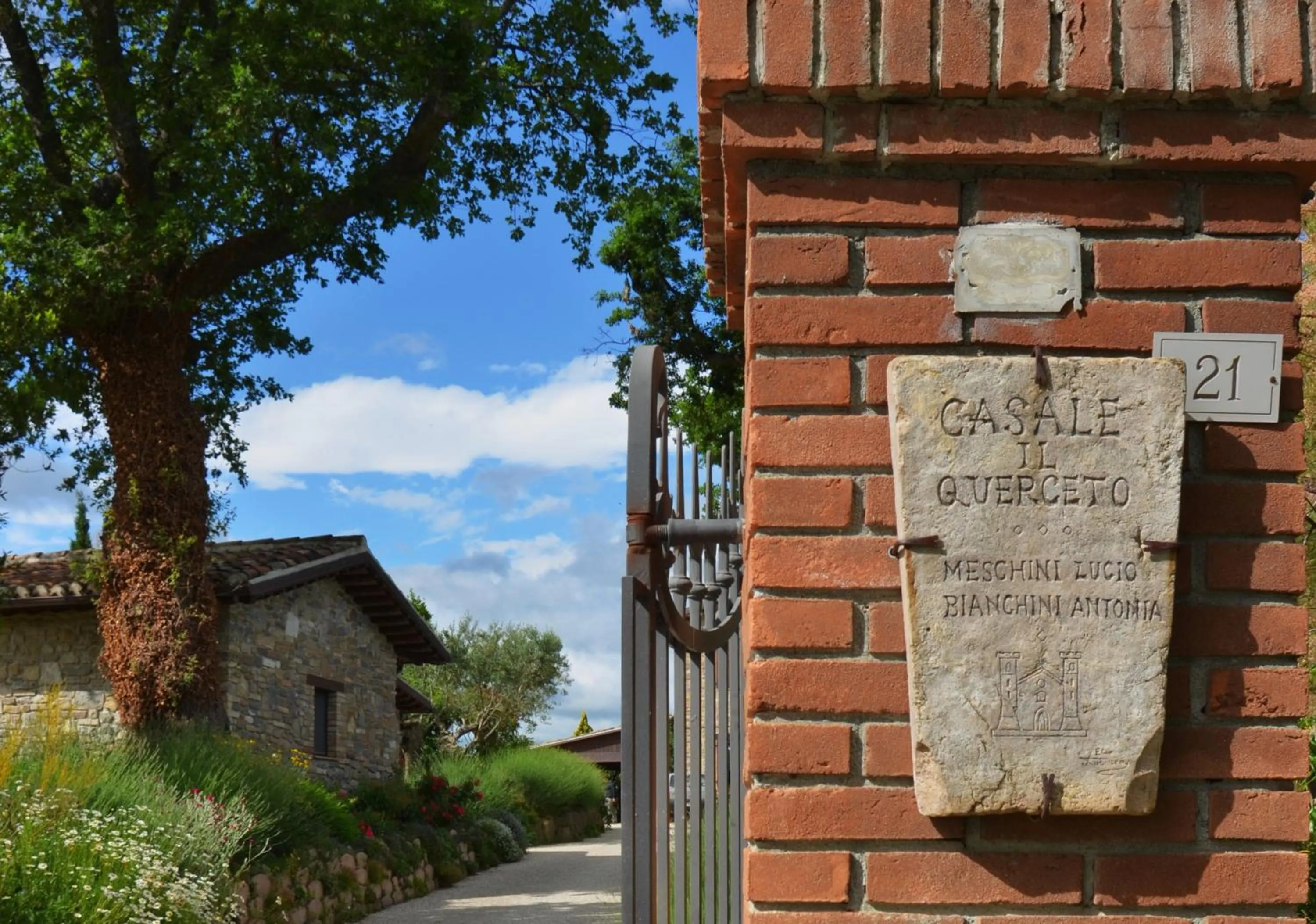 Property building in Casale il Cerqueto