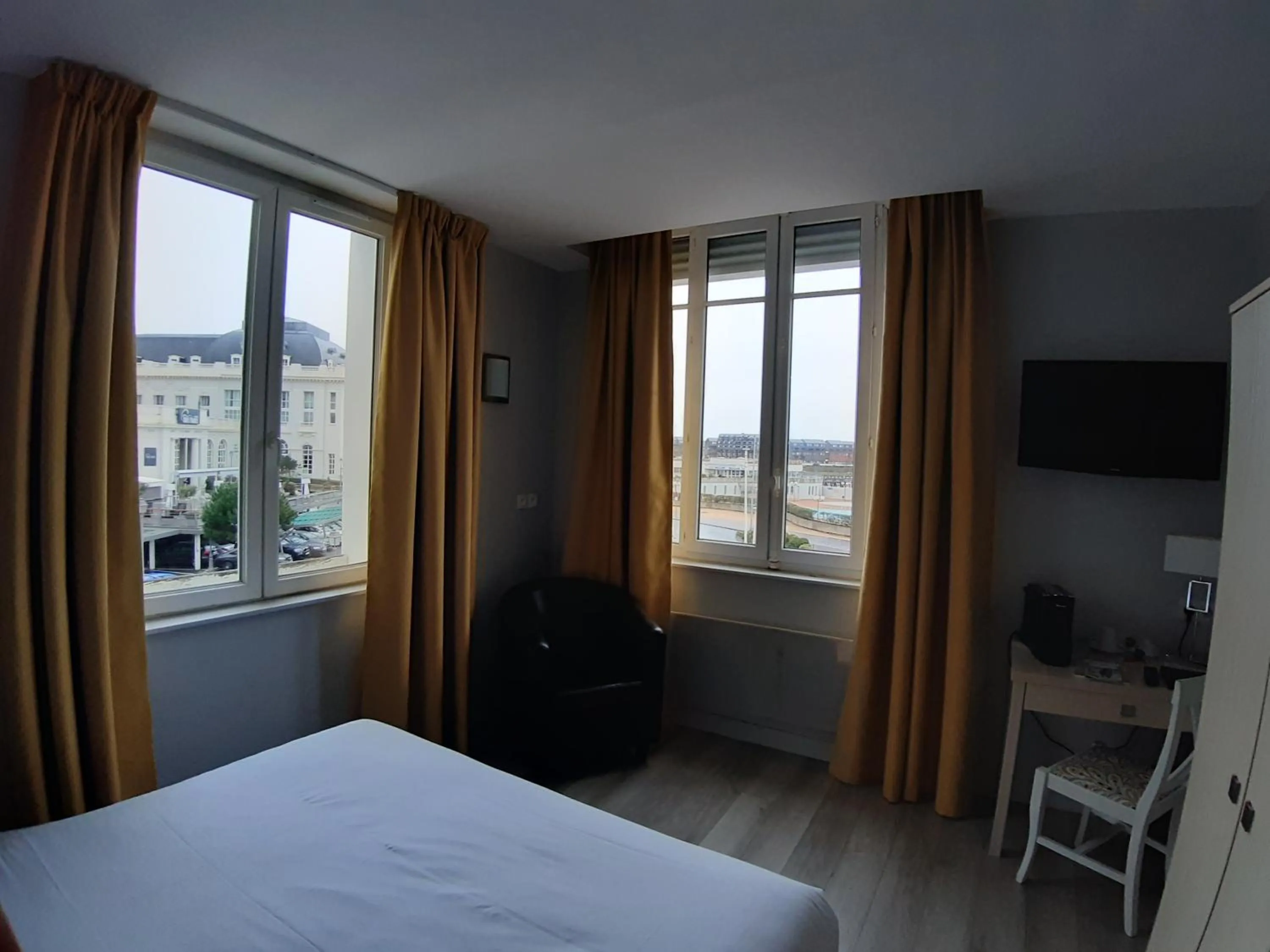 City view, Bed in Les Embruns