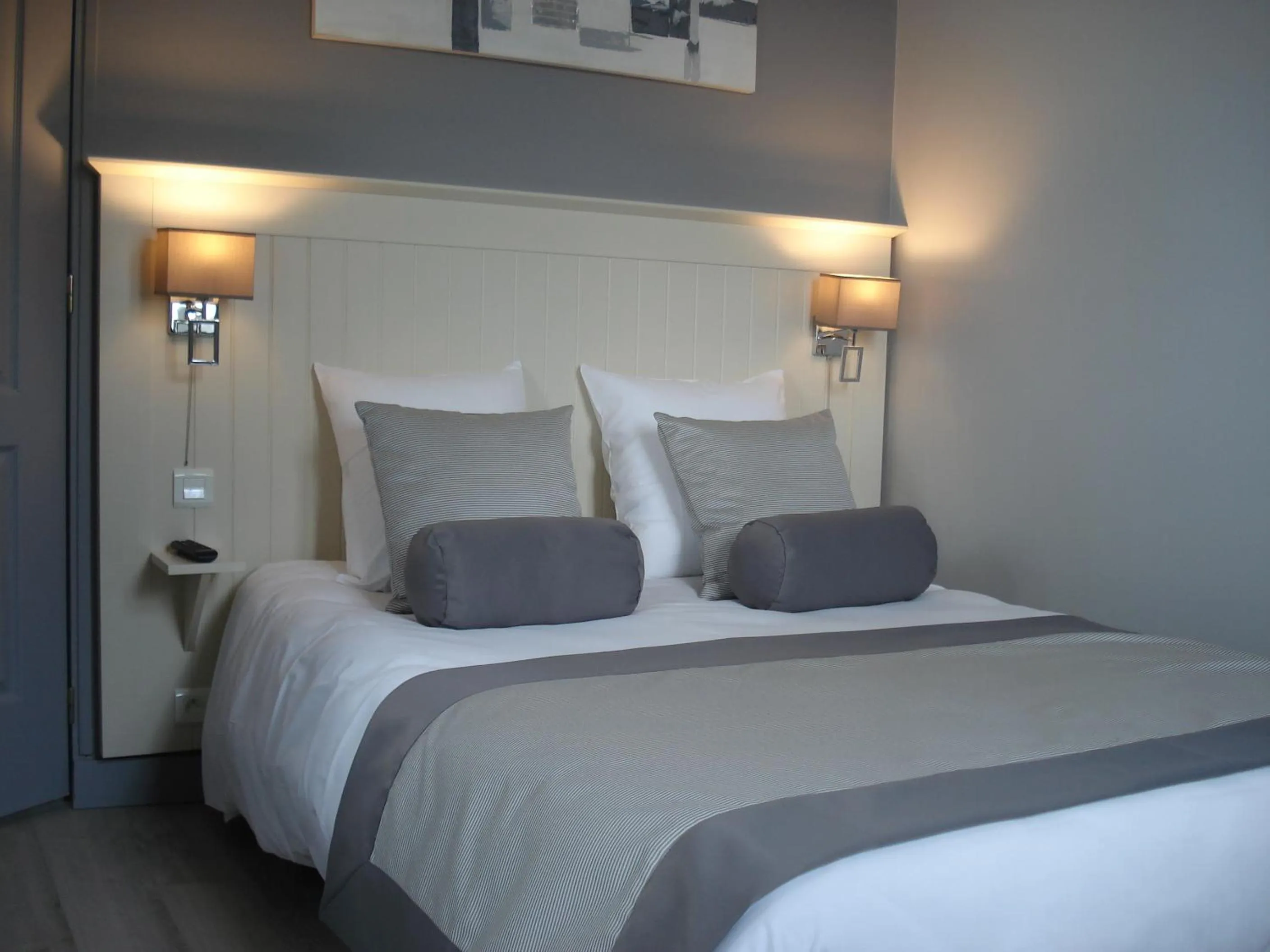 Photo of the whole room, Bed in Les Embruns