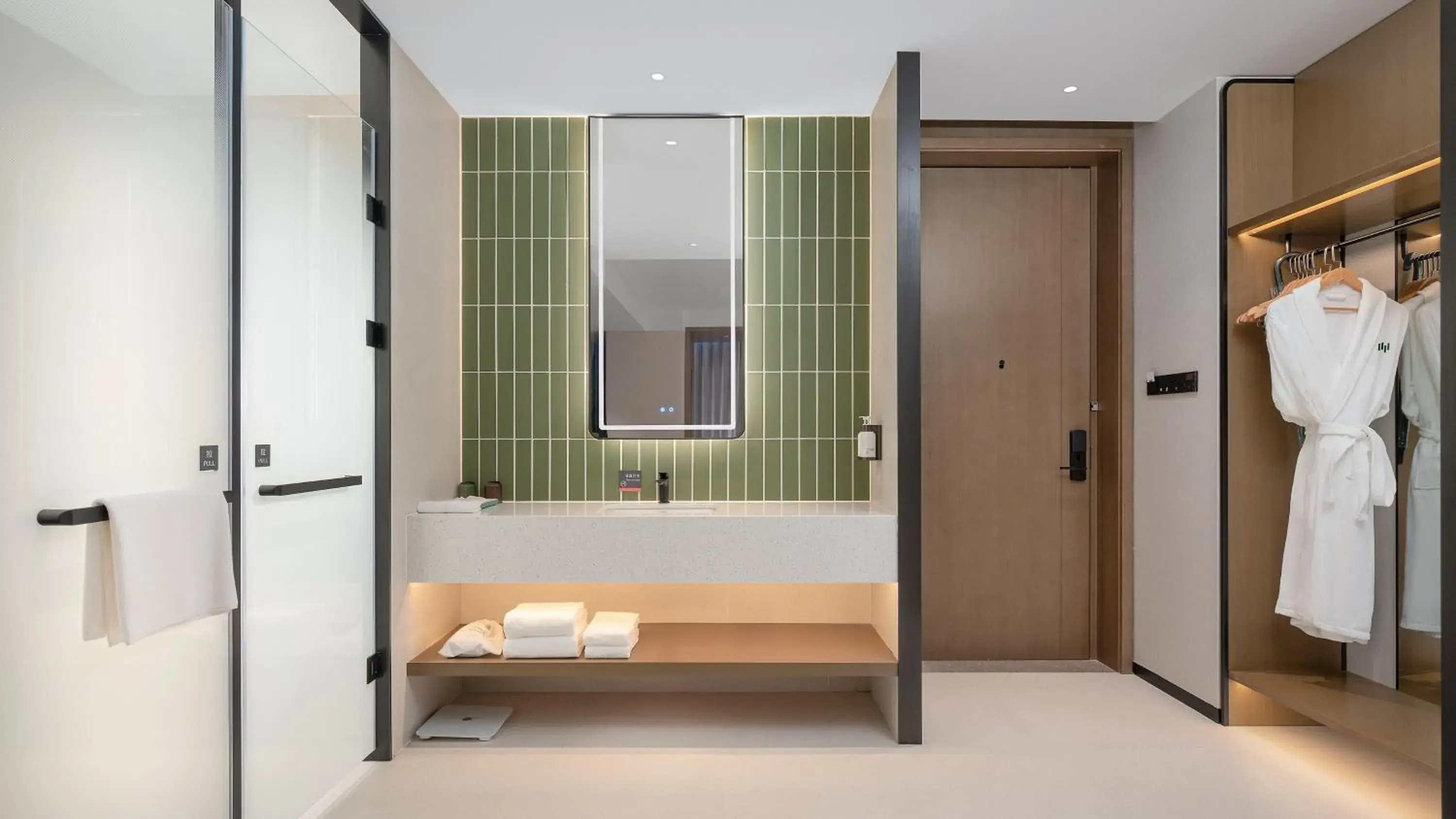 Deluxe Double Room with Two Double Beds in EVEN Hotel Wuhan Airport Zone by IHG Deluxe Double Room with Two Double Beds in EVEN Hotel Wuhan Airport Zone by IHG