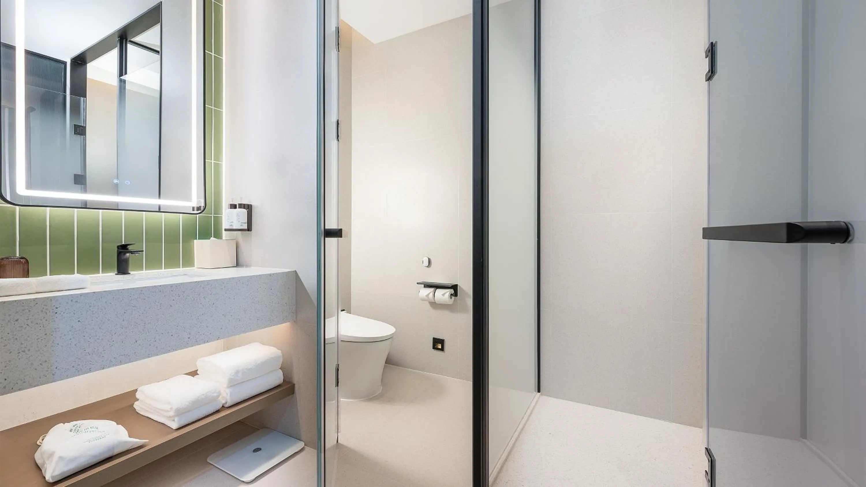 Photo of the whole room in EVEN Hotel Wuhan Airport Zone by IHG