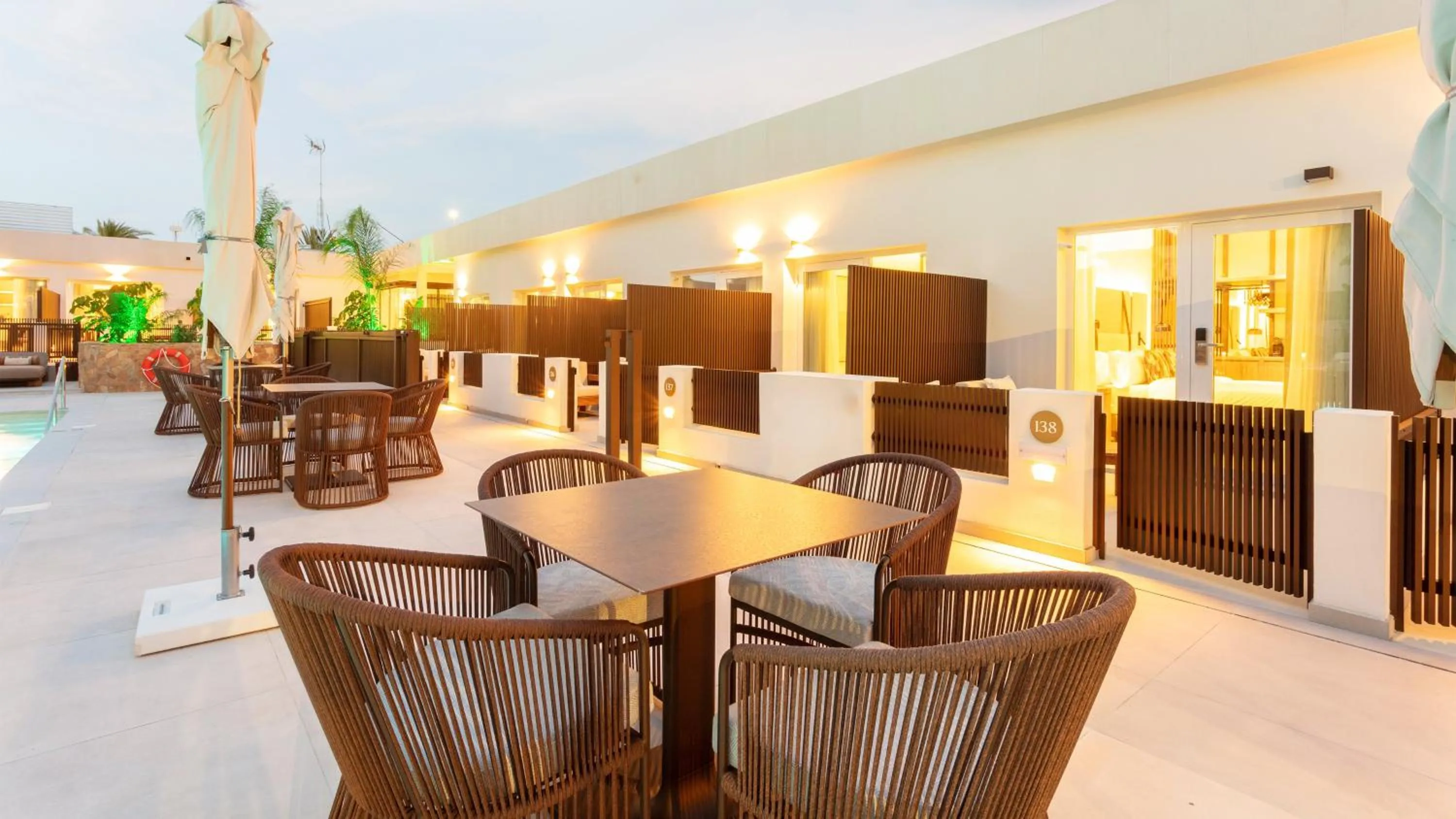 Lounge or bar in Hotel Indigo Gandia Beach by IHG