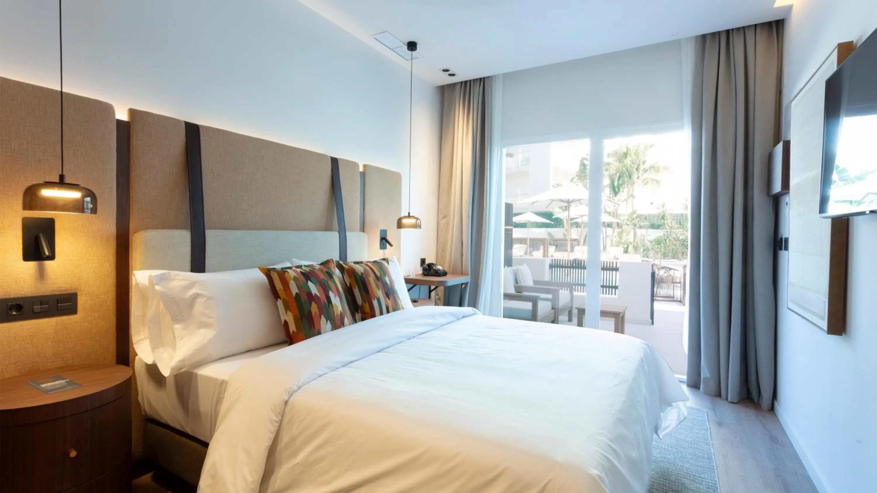 Photo of the whole room, Bed in Hotel Indigo Gandia Beach by IHG
