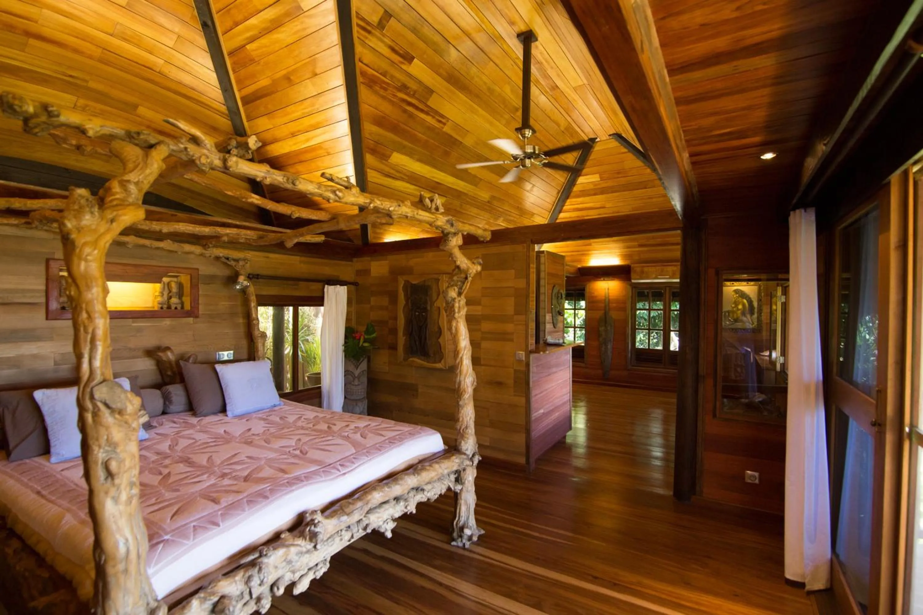 Photo of the whole room, Bed in Rohotu Fare